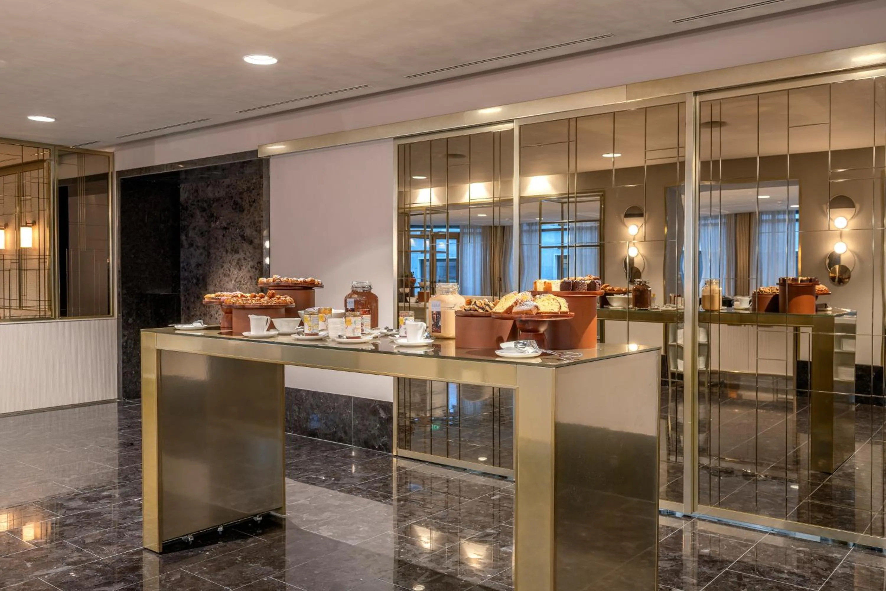 Restaurant/places to eat in Hilton Turin Centre