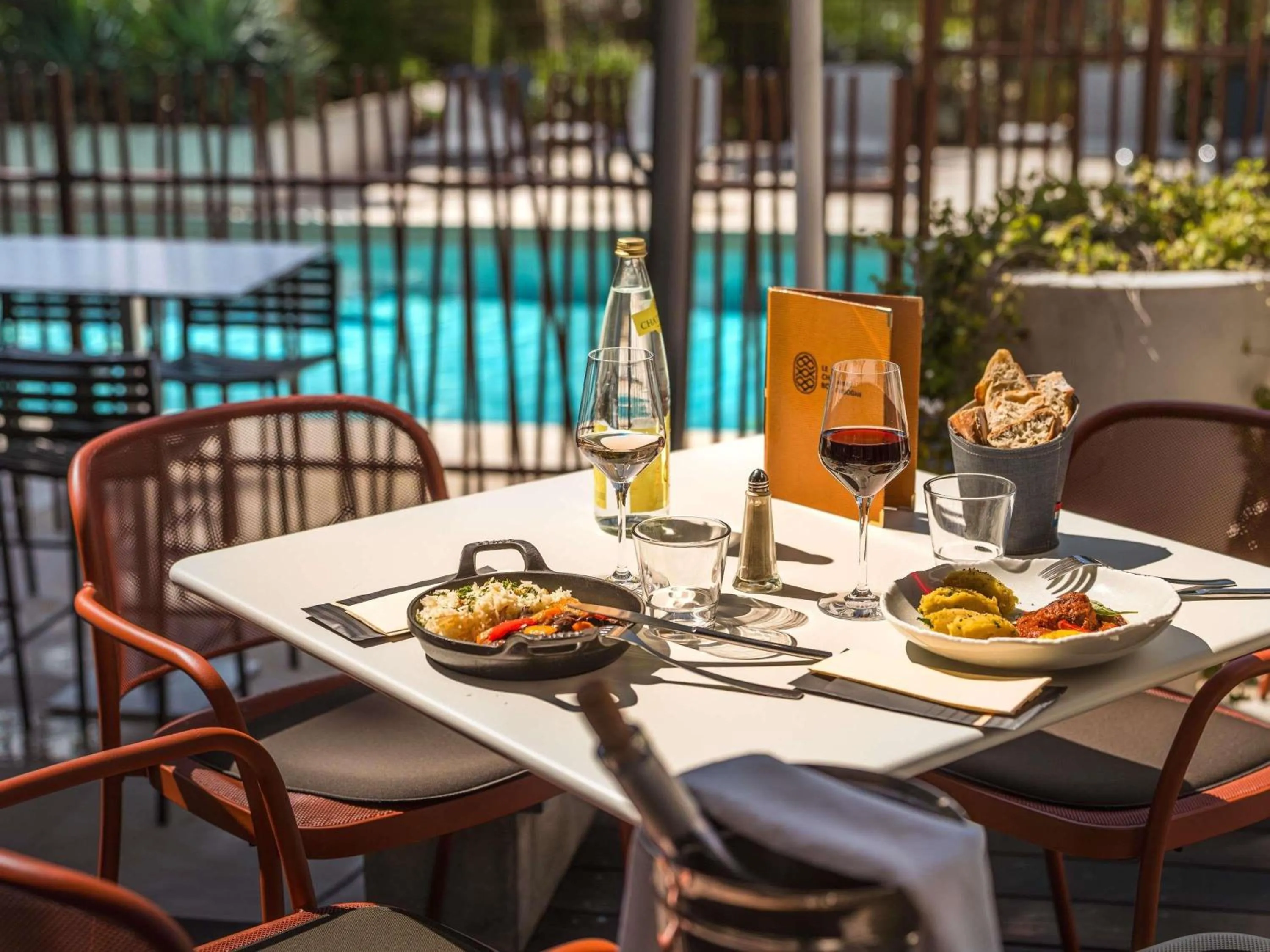 Lounge or bar in Mercure Dijon Centre Clemenceau