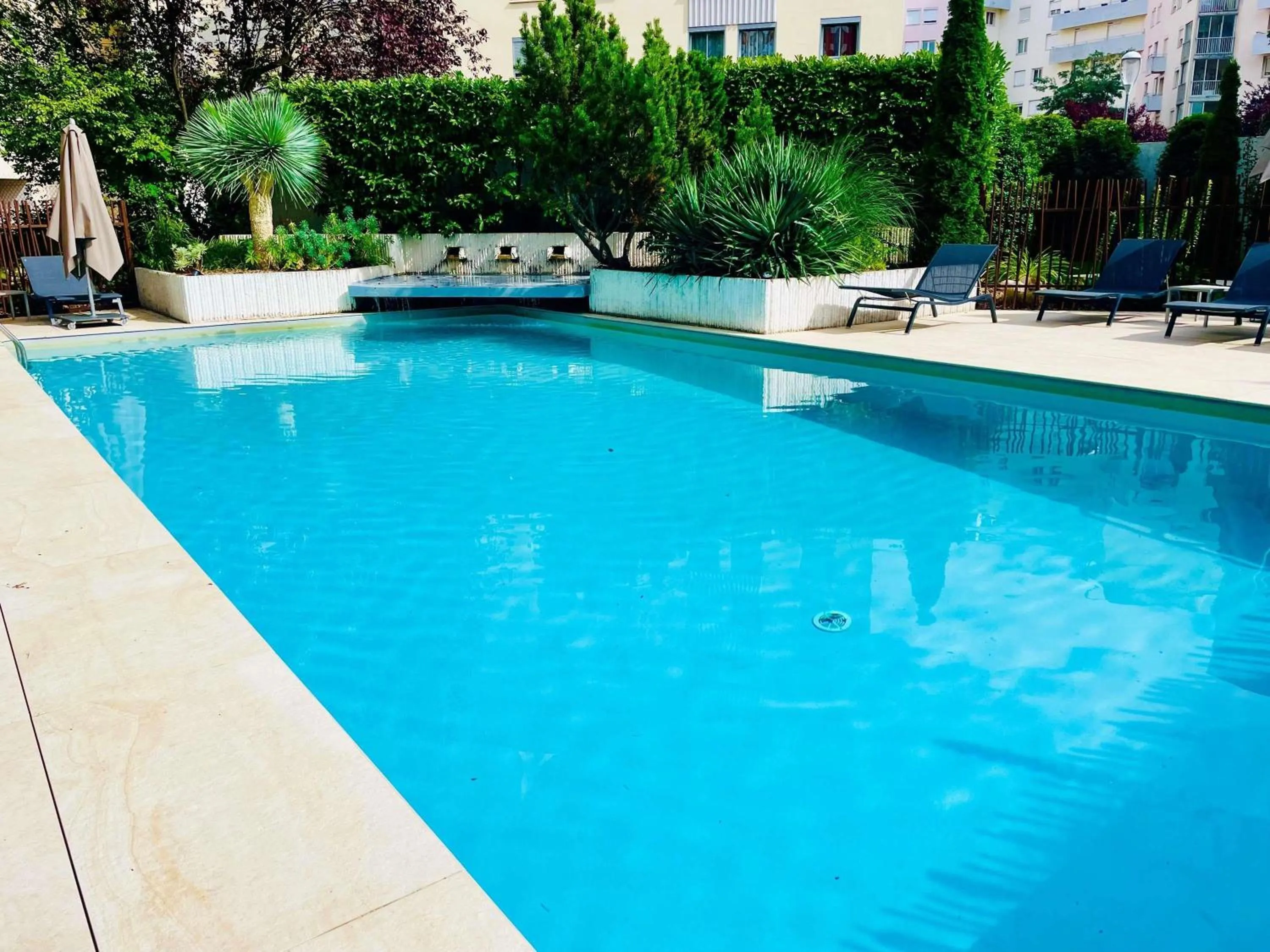 Pool view in Mercure Dijon Centre Clemenceau