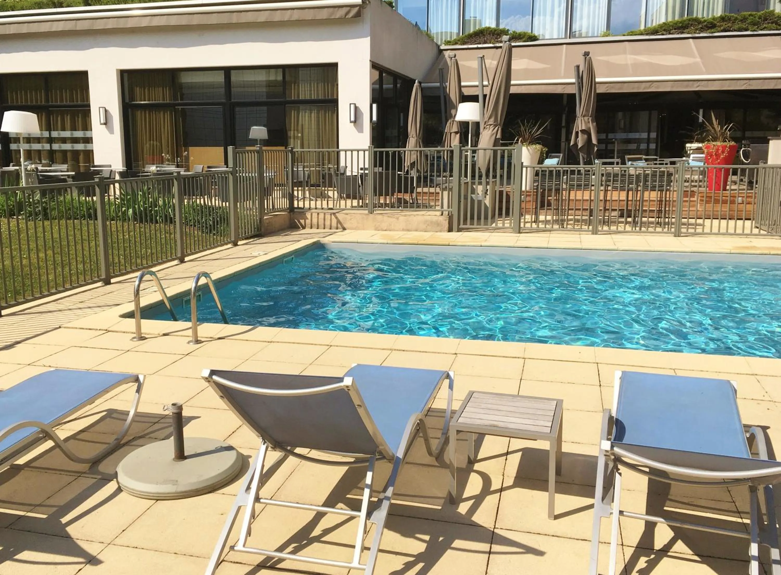 Swimming pool in Mercure Dijon Centre Clemenceau