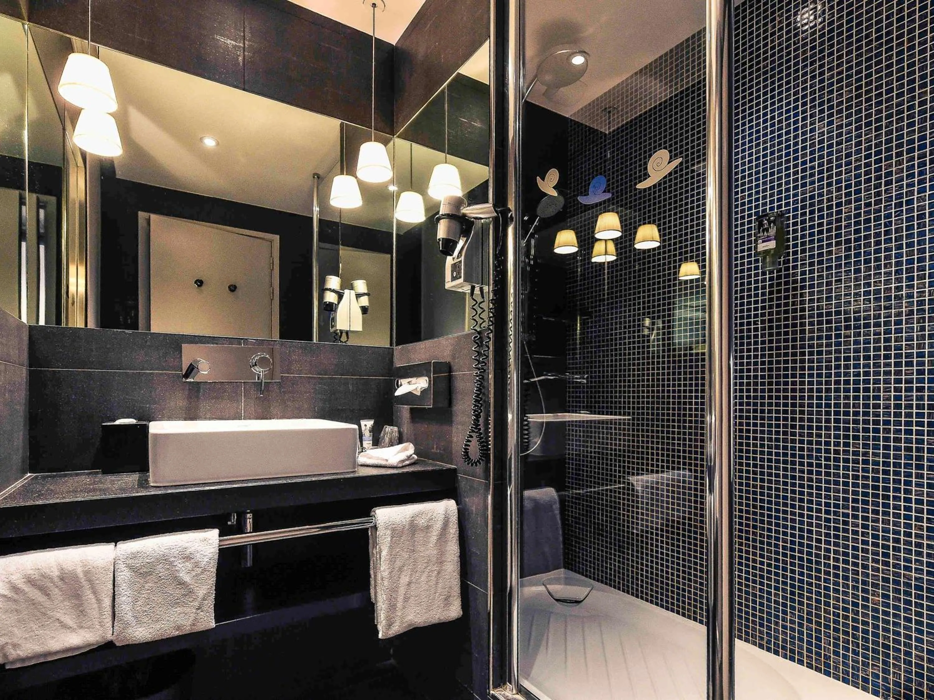 Photo of the whole room in Mercure Dijon Centre Clemenceau