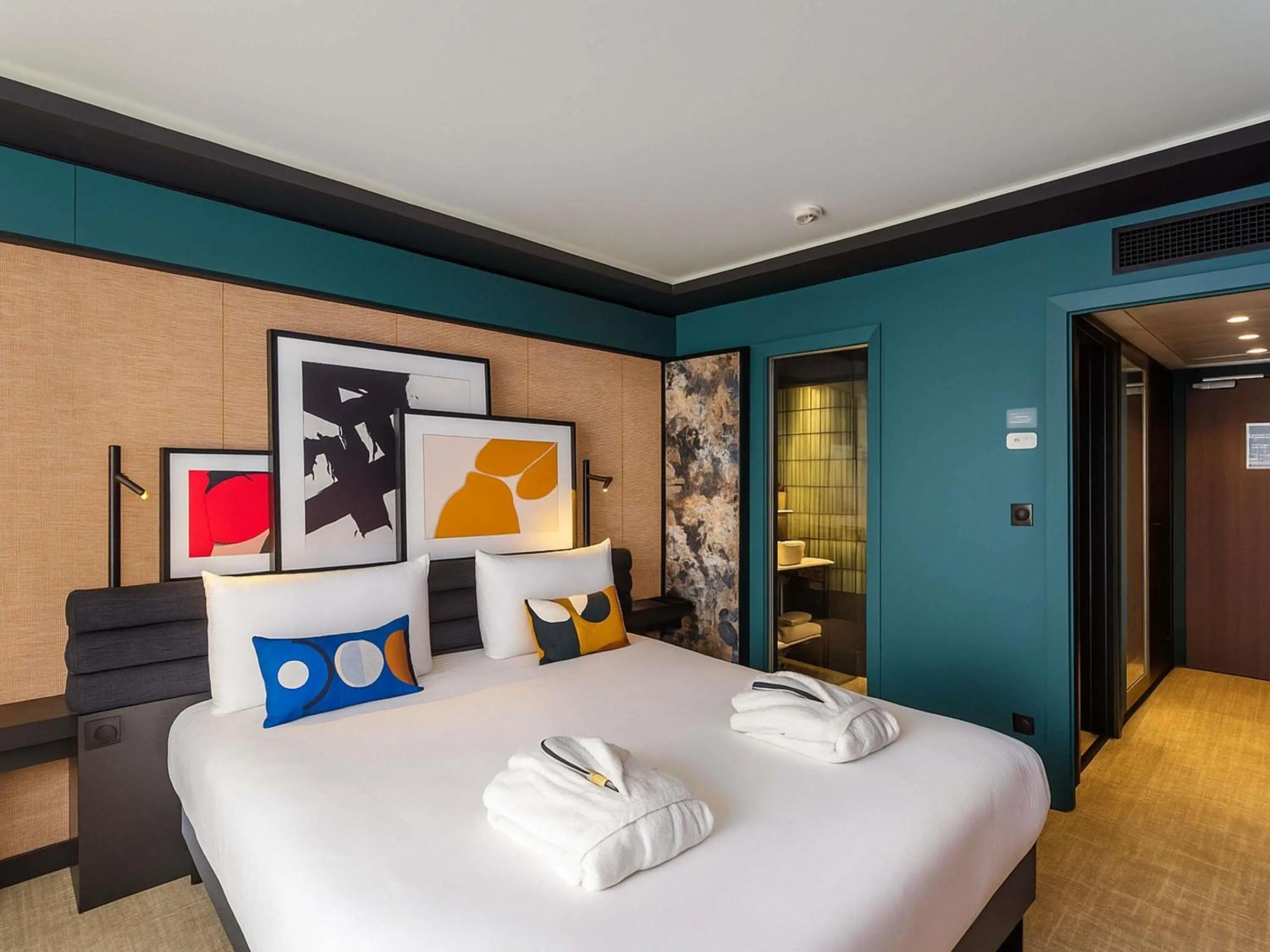 Bedroom, Bed in Mercure Dijon Centre Clemenceau