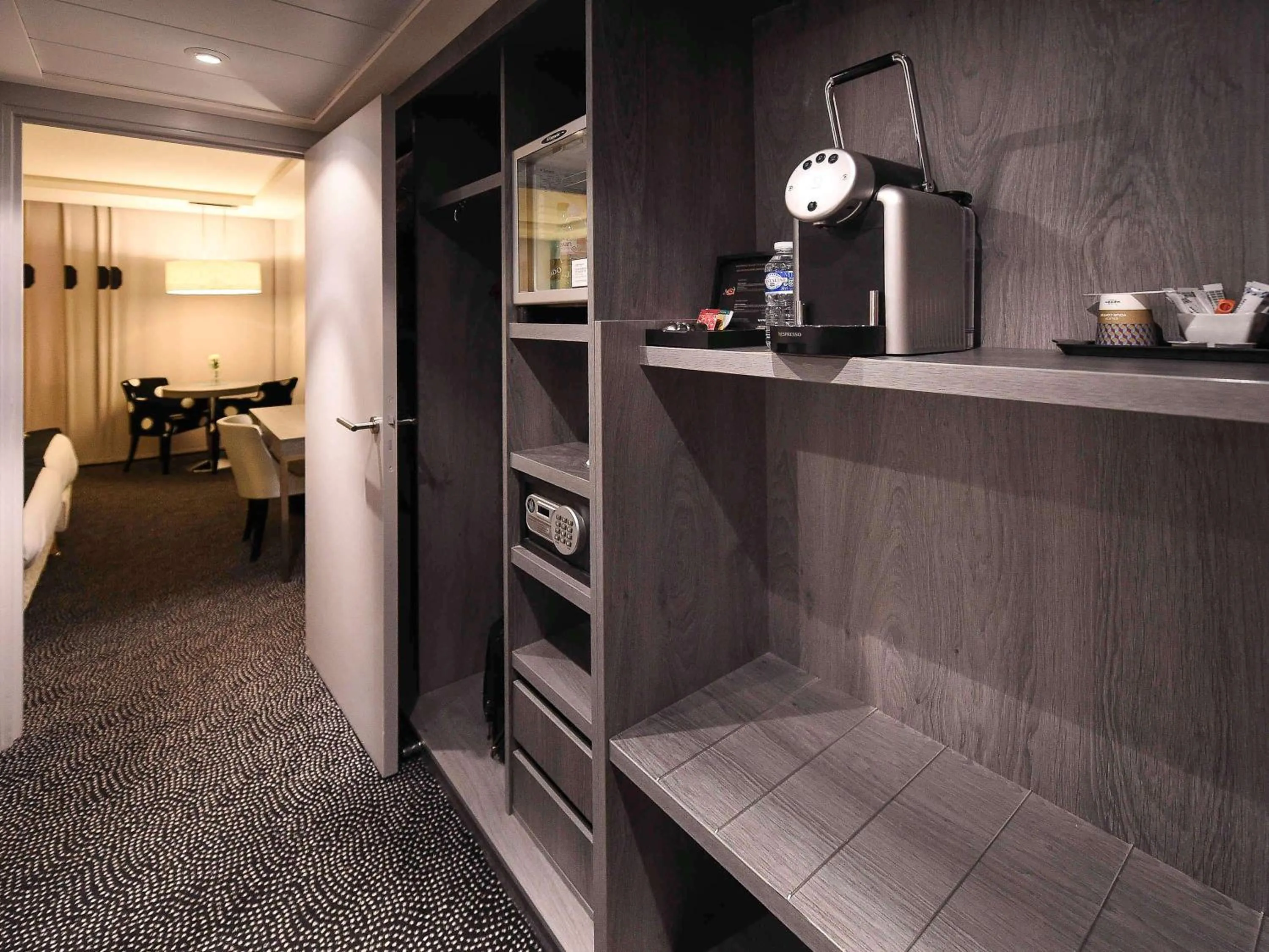 Photo of the whole room in Mercure Dijon Centre Clemenceau