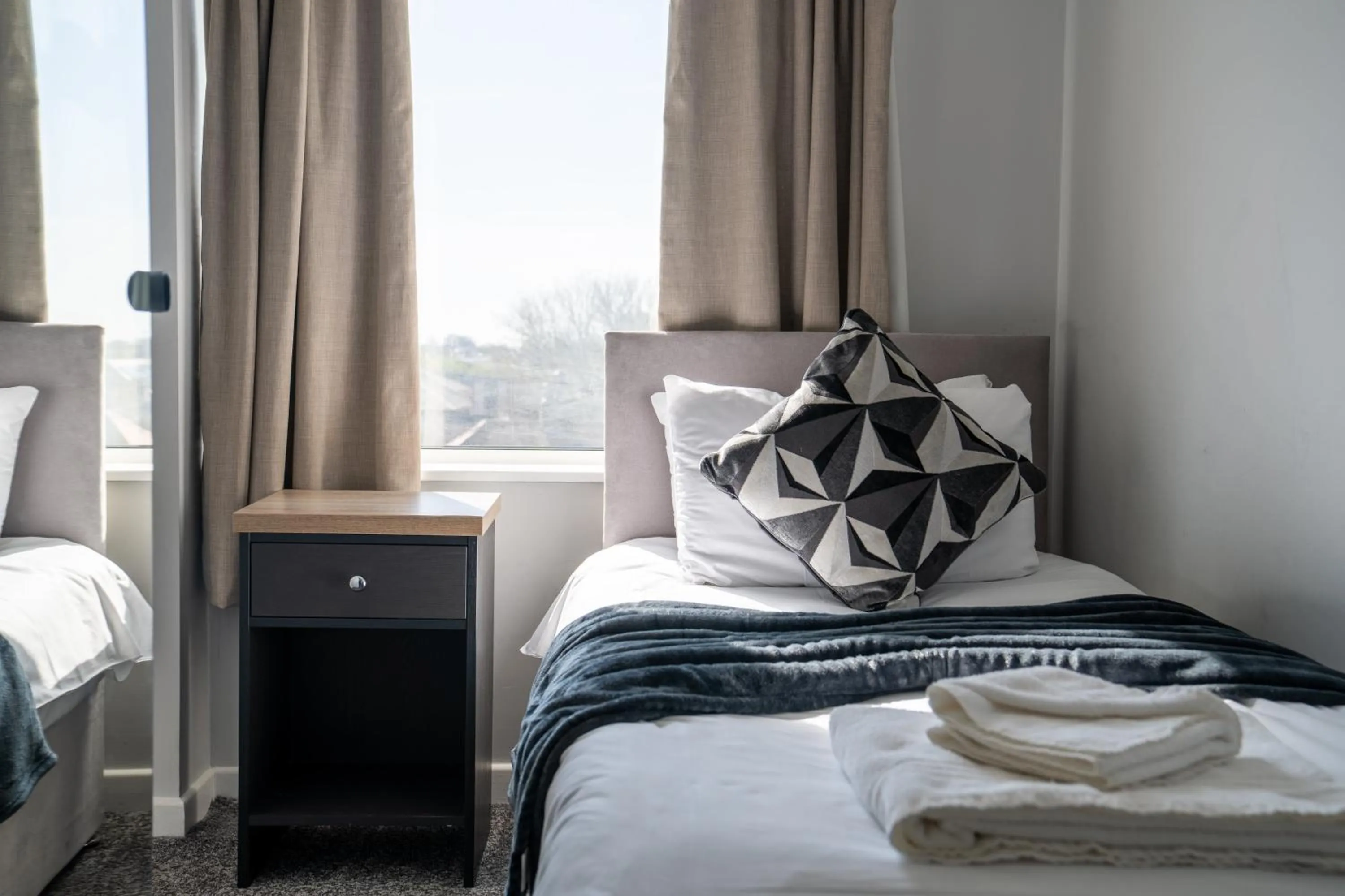 Bedroom, Bed in The Strathmore Hotel