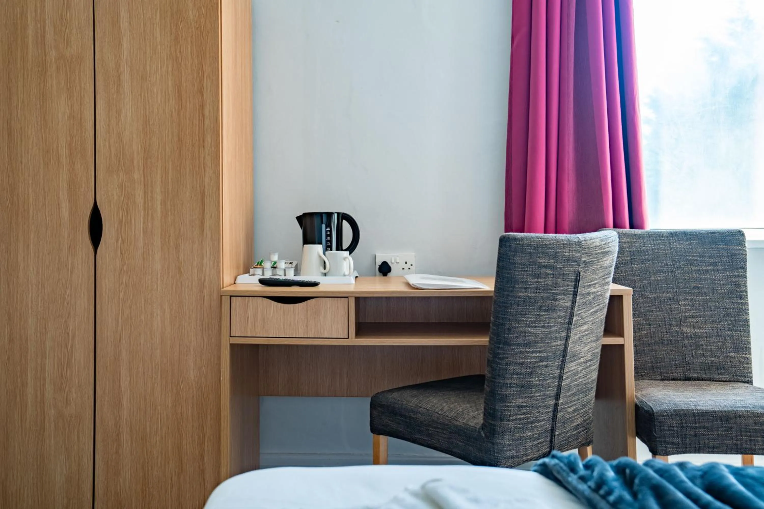 Bedroom, Bed in The Strathmore Hotel