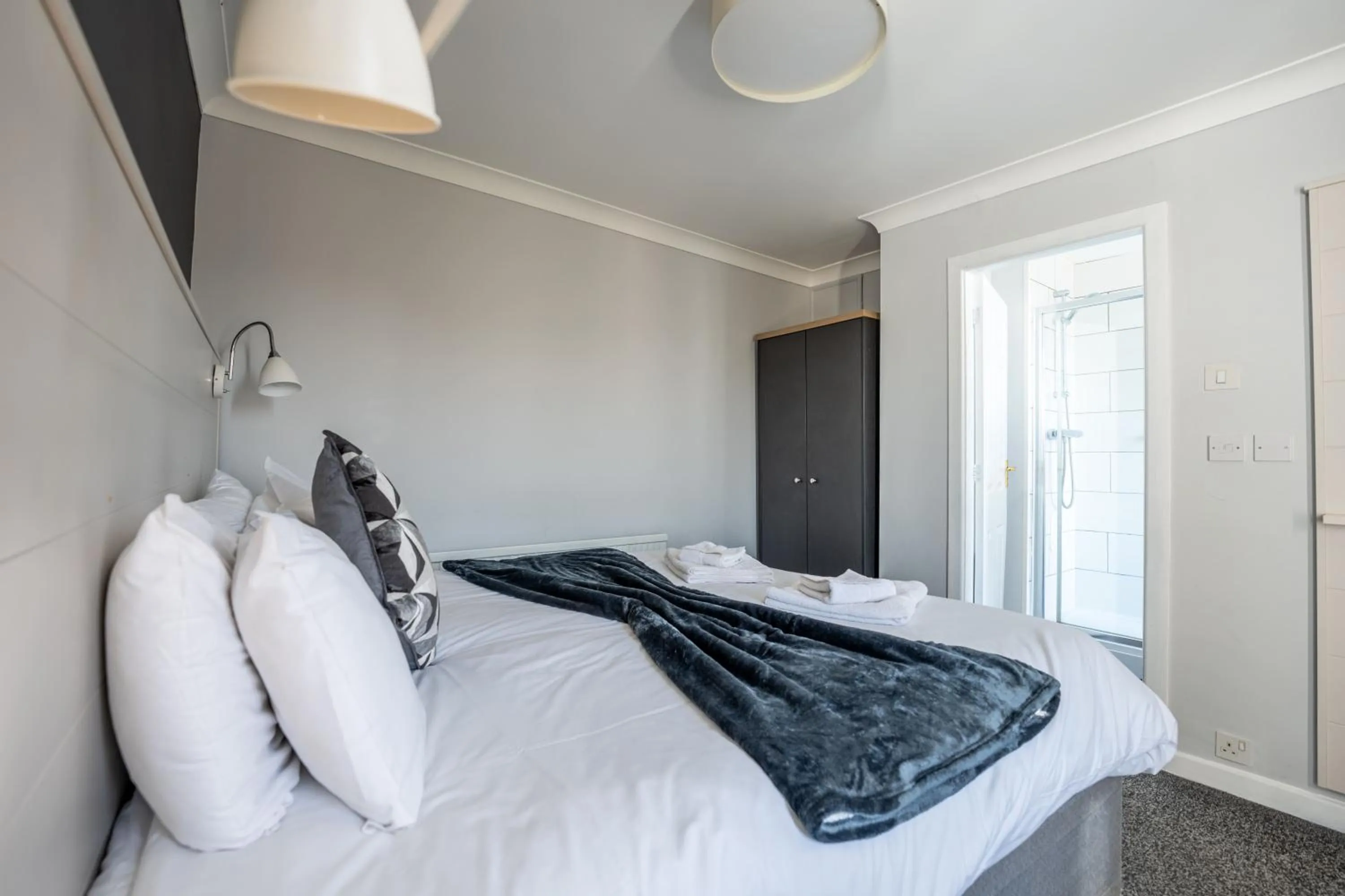 Bedroom, Bed in The Strathmore Hotel