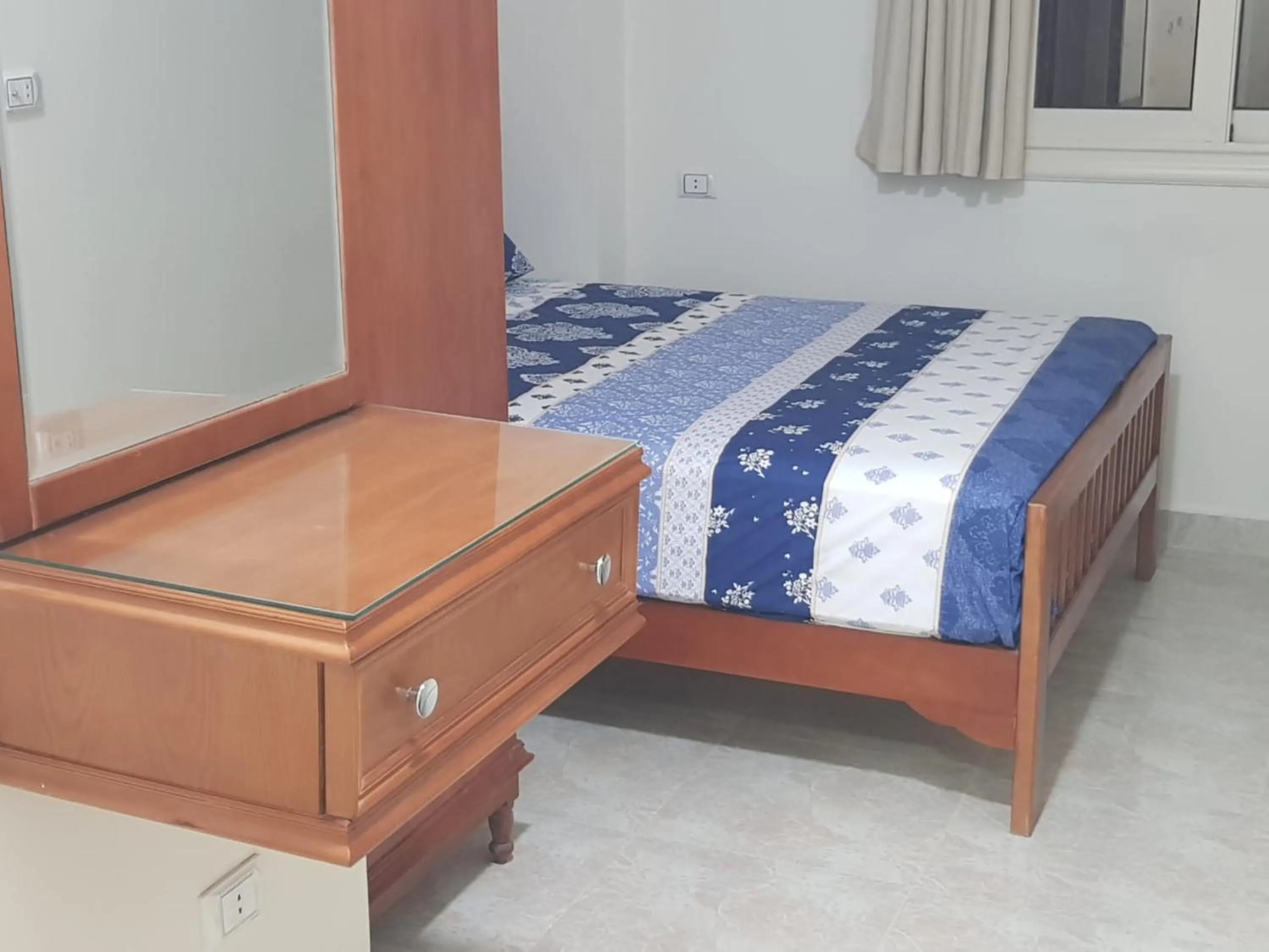 Bedroom, Bed in Al Raya Apartments