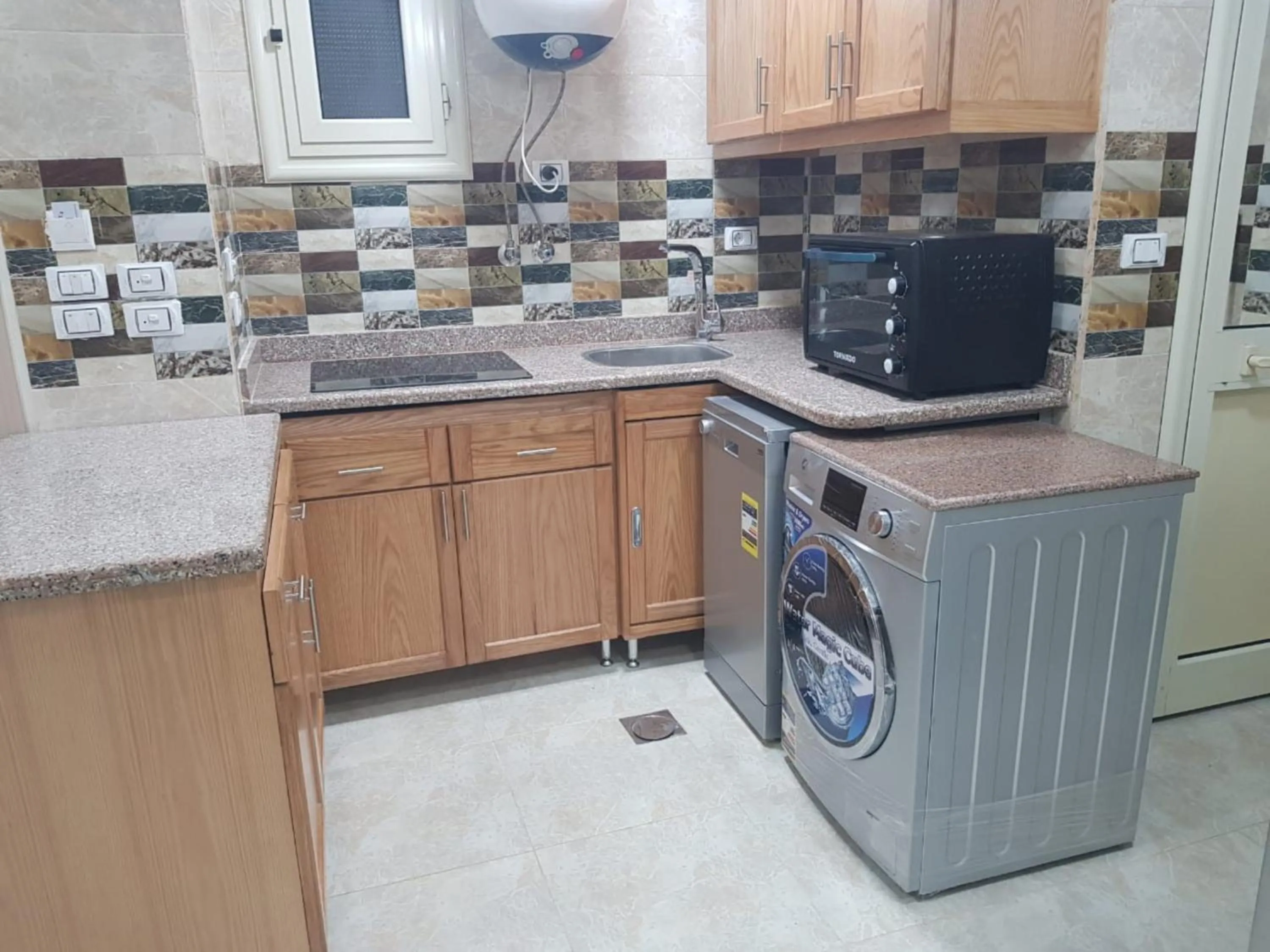 Kitchen or kitchenette in Al Raya Apartments