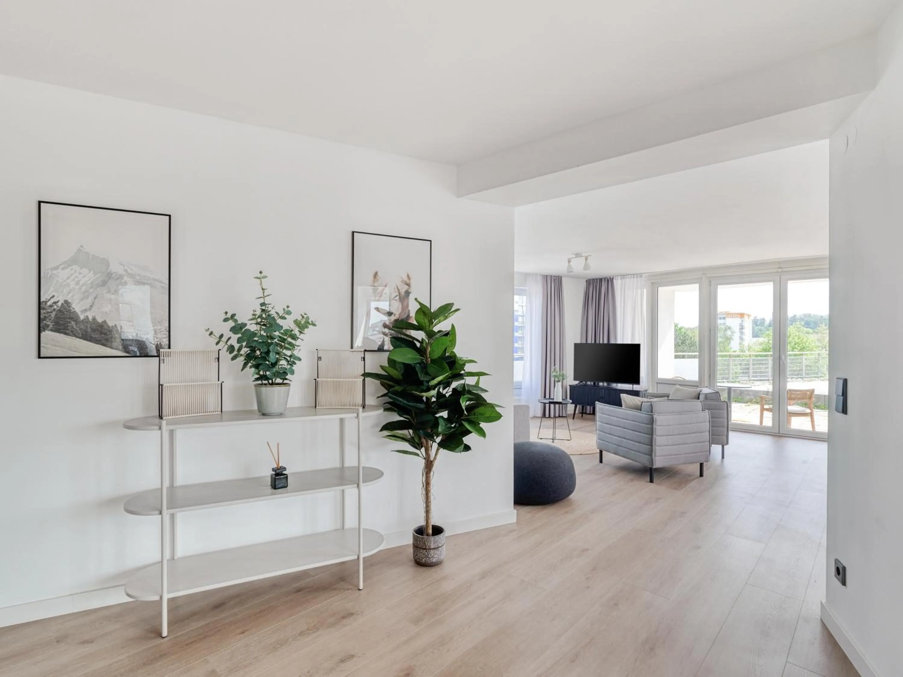 TV and multimedia in Limehome Wolfsburg Porschestraße