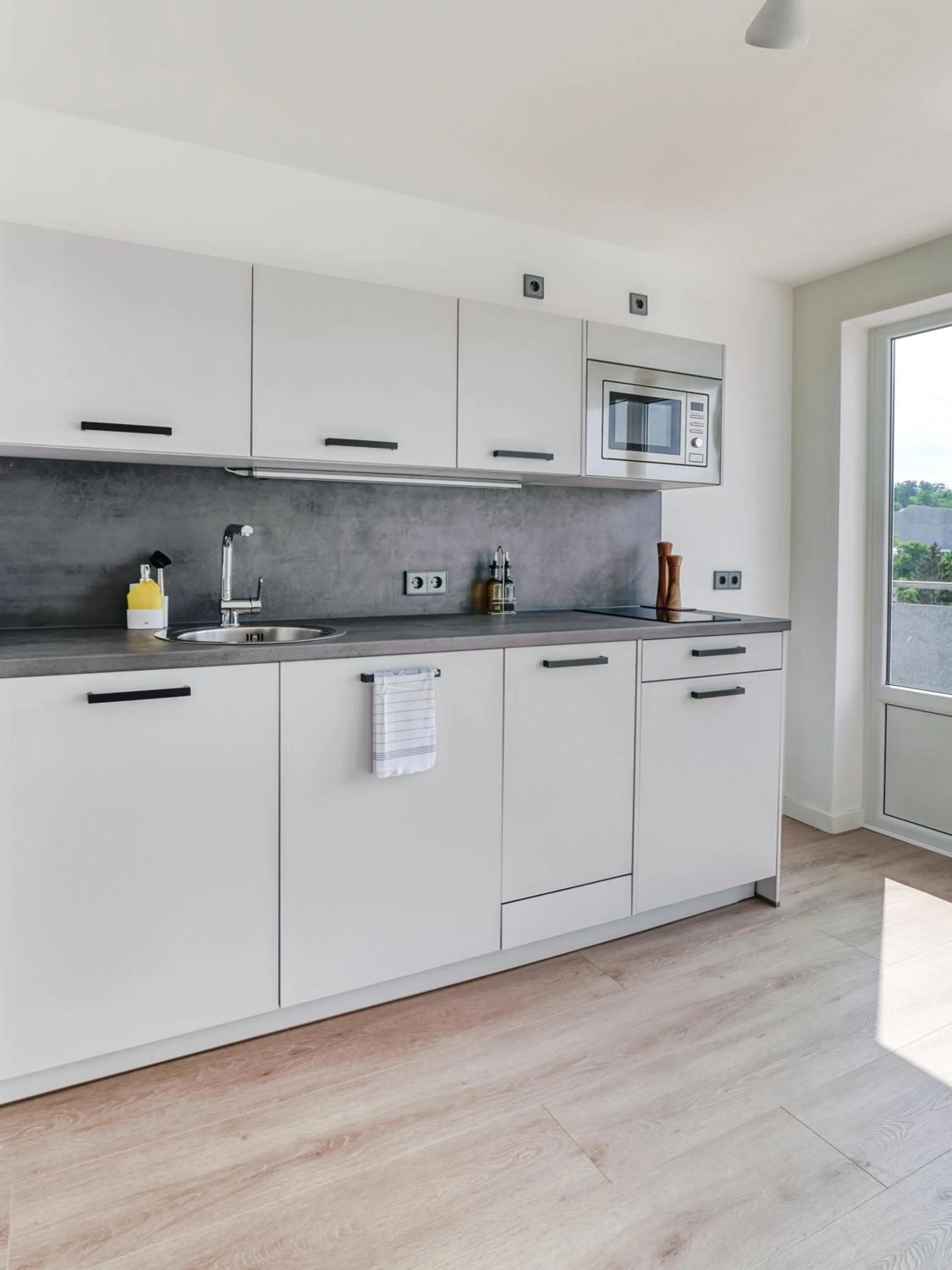 Kitchen or kitchenette in Limehome Wolfsburg Porschestraße