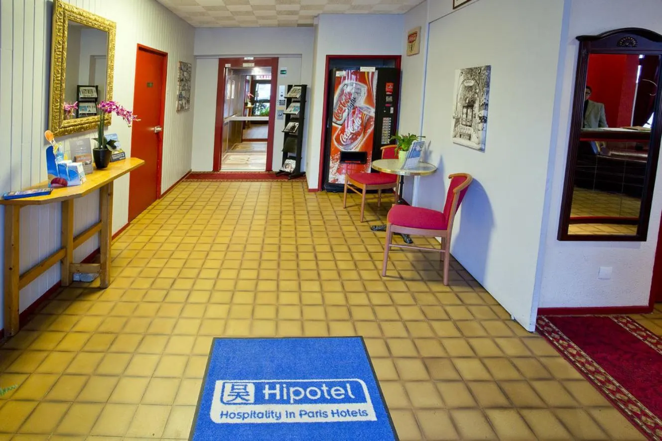 Lobby or reception in Hipotel Paris Marne La Vallée