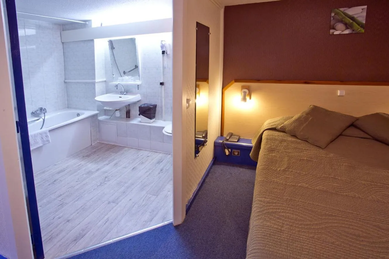 Bed in Hipotel Paris Marne La Vallée