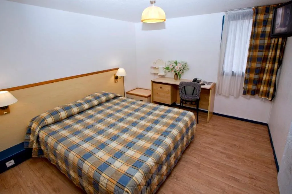 Bed in Hipotel Paris Marne La Vallée