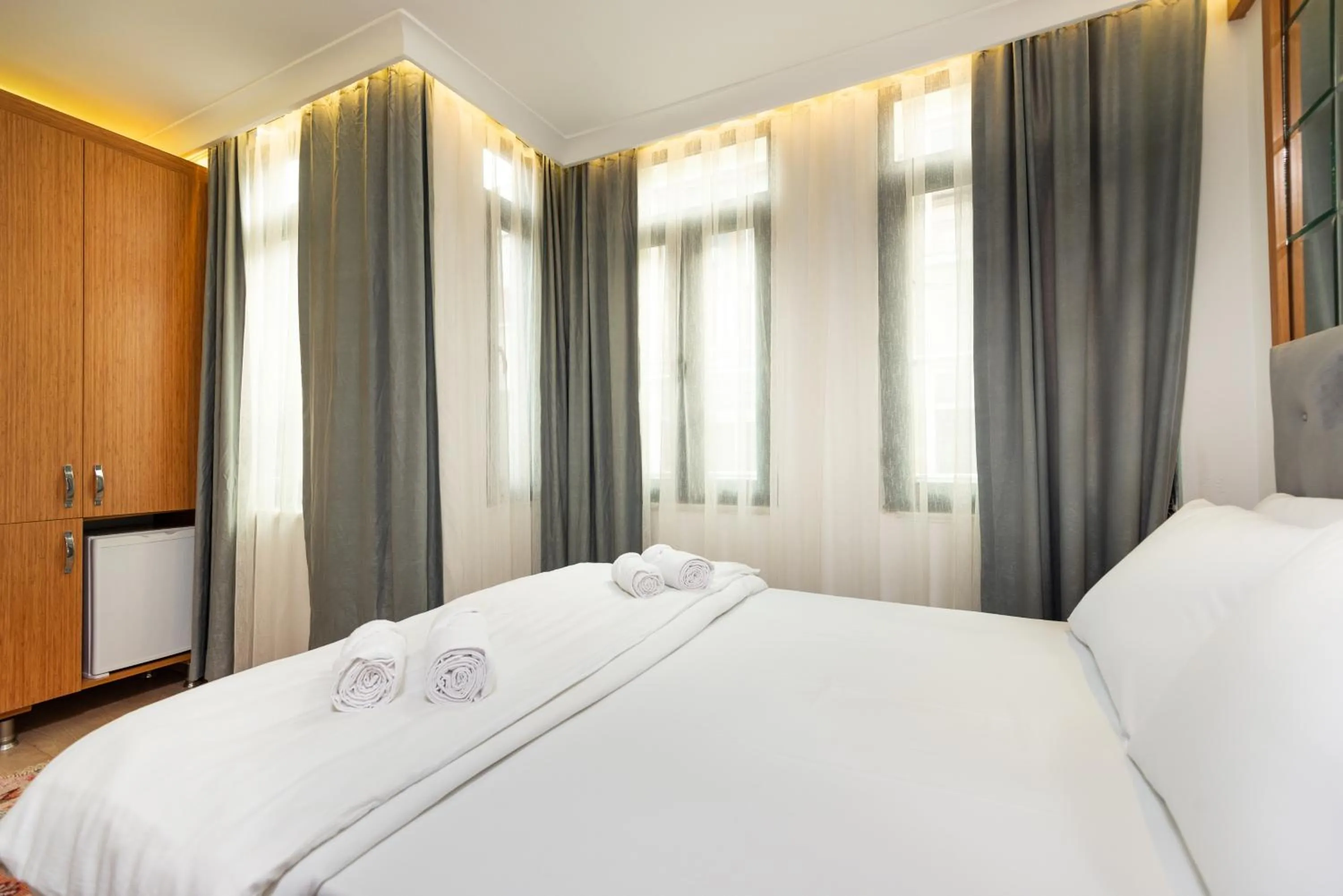 Bed in Seven Rooms Oldcity Hotel