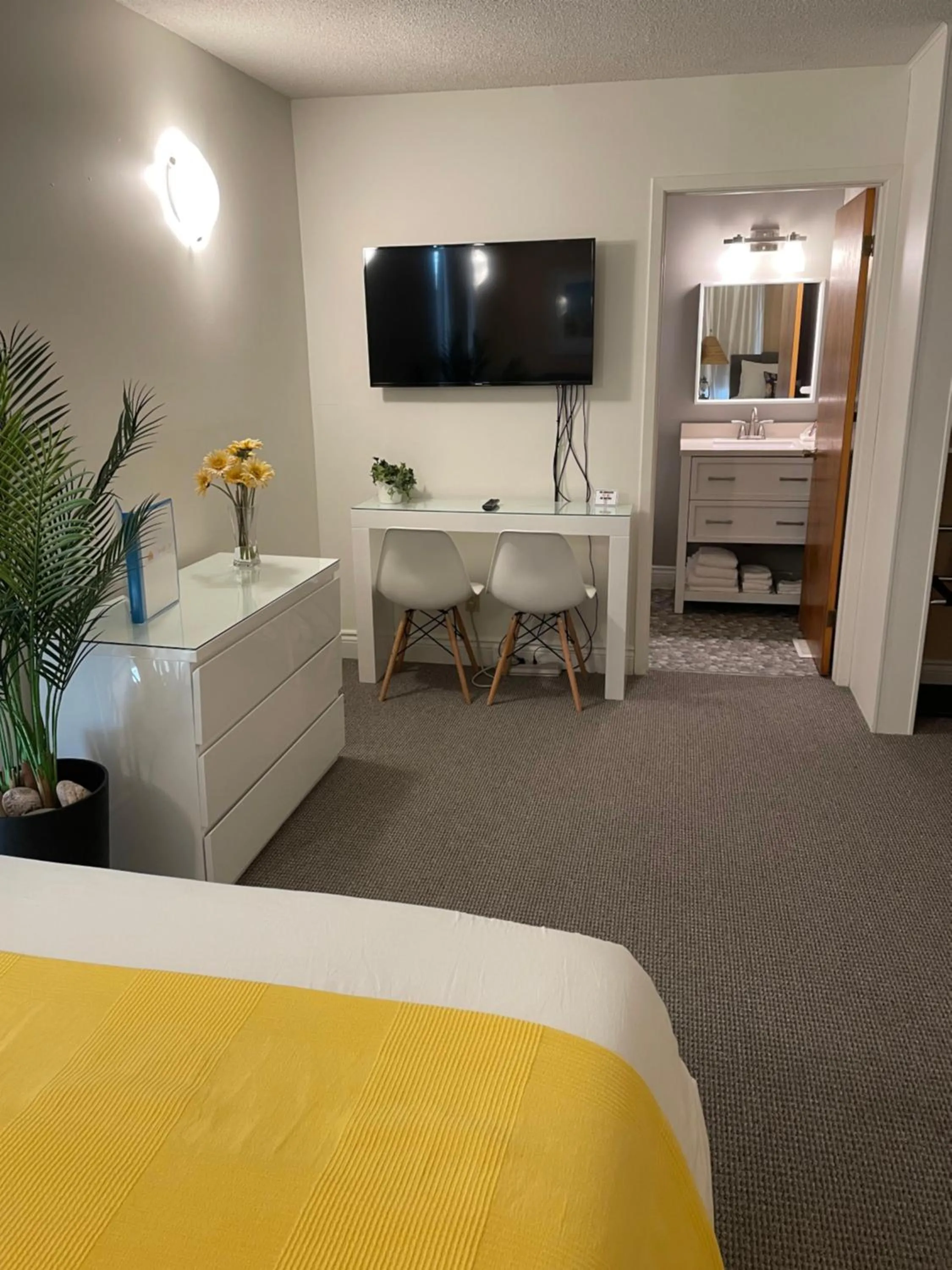 TV and multimedia, Bed in Paradise Inn On the Beach