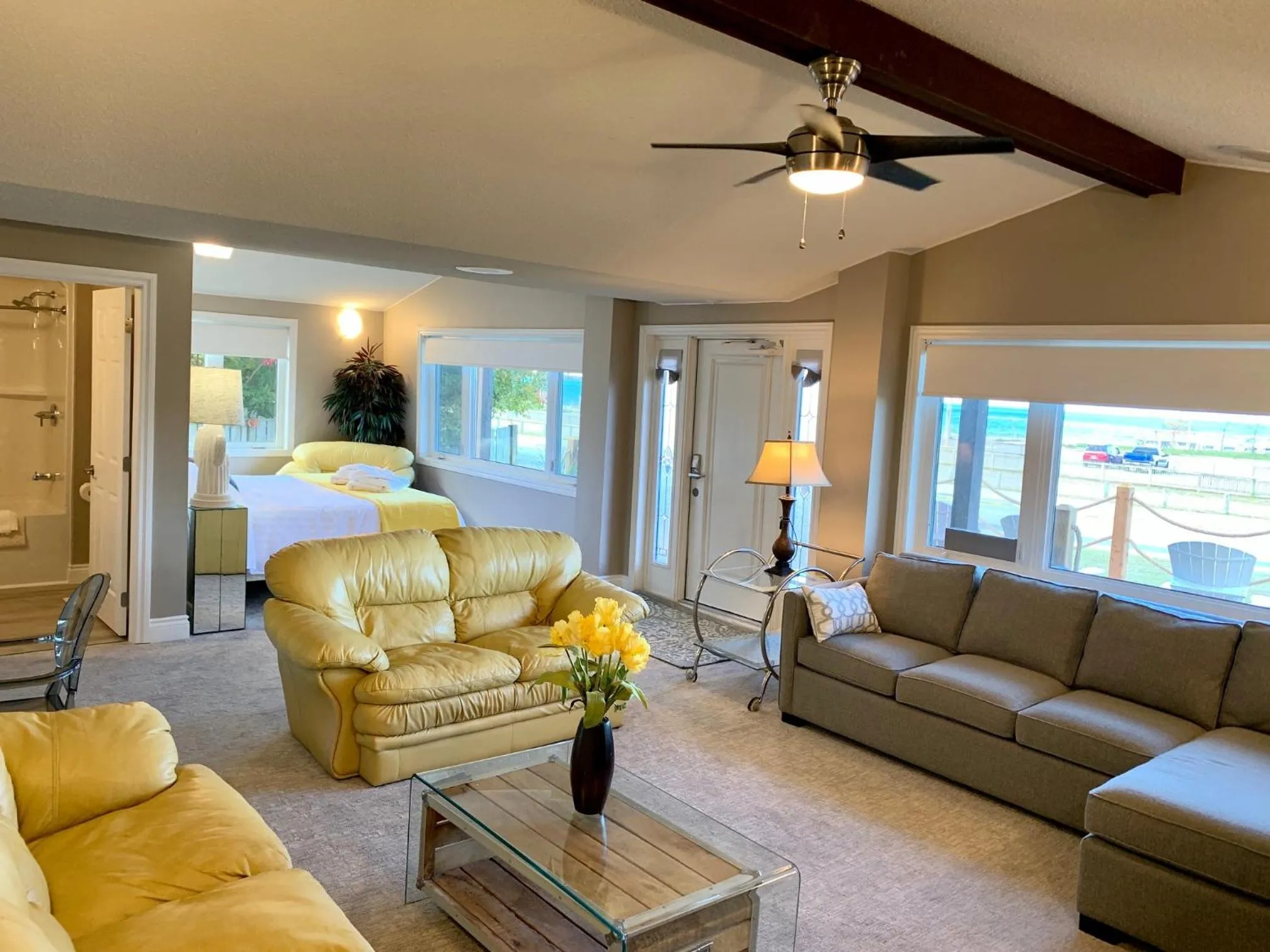 Bathroom in Paradise Inn On the Beach