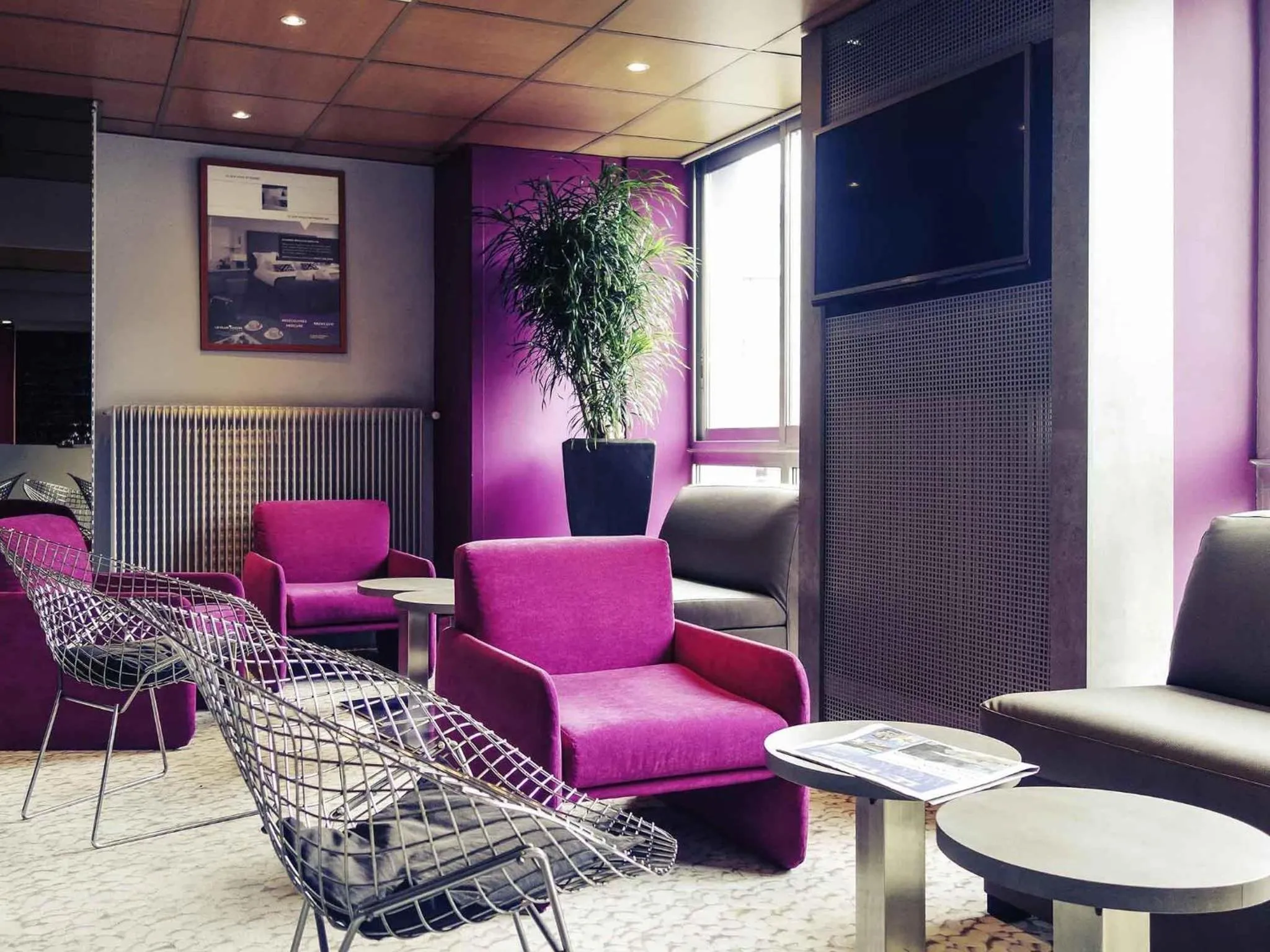 Lounge or bar in Mercure Epinal Centre
