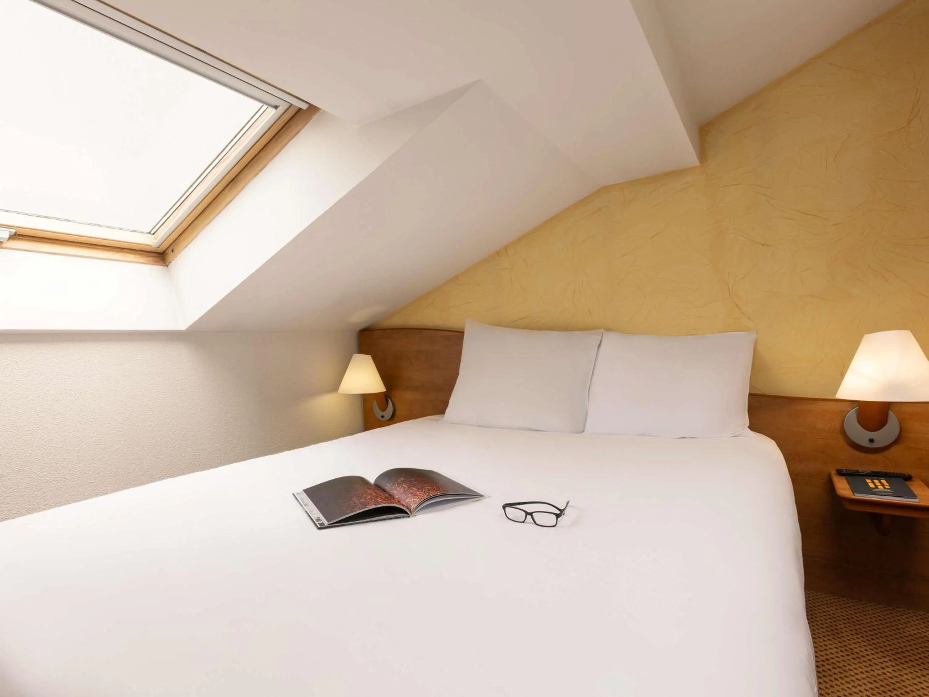 Bedroom, Bed in Mercure Epinal Centre