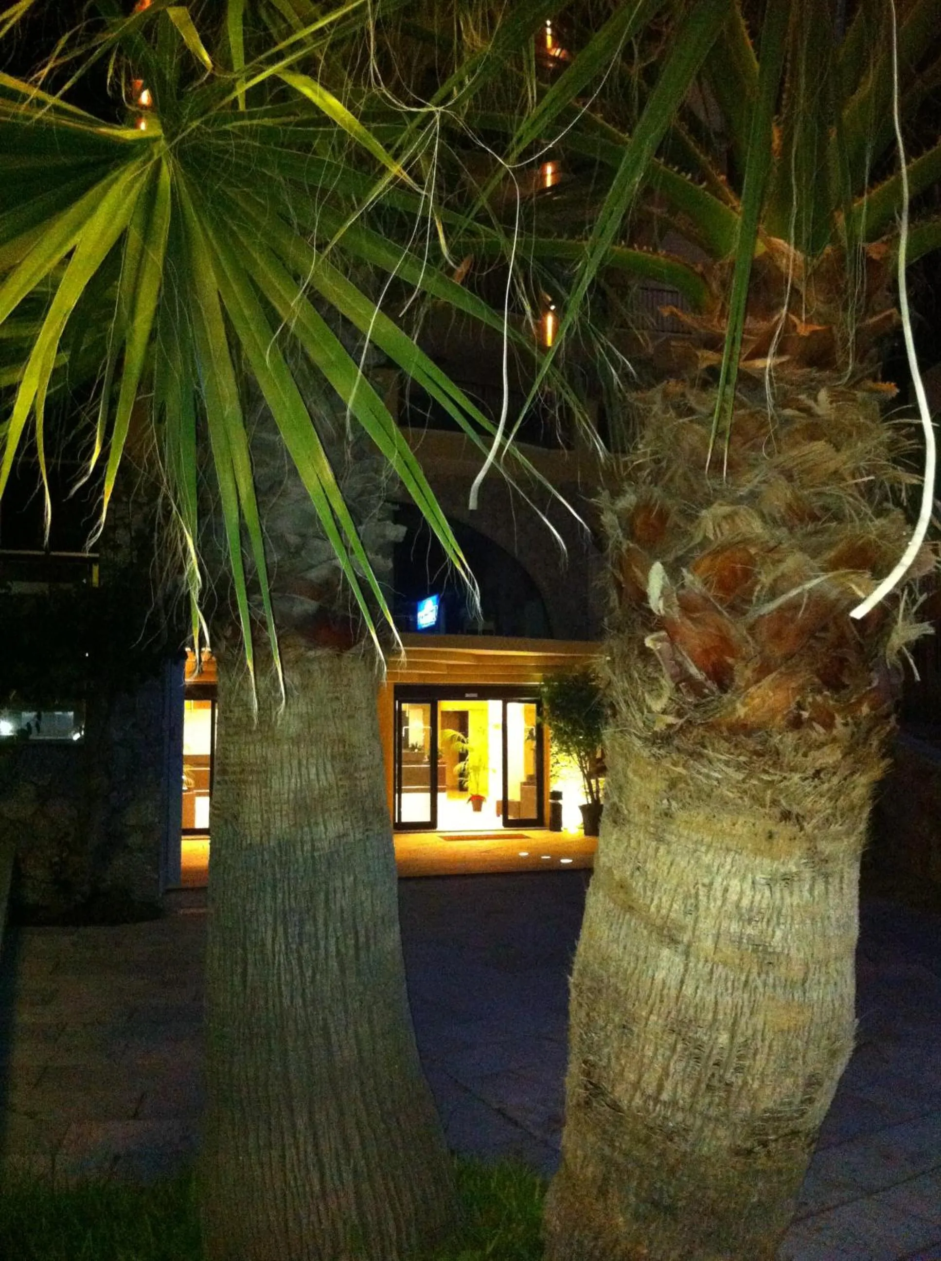 Facade/entrance in Elihotel