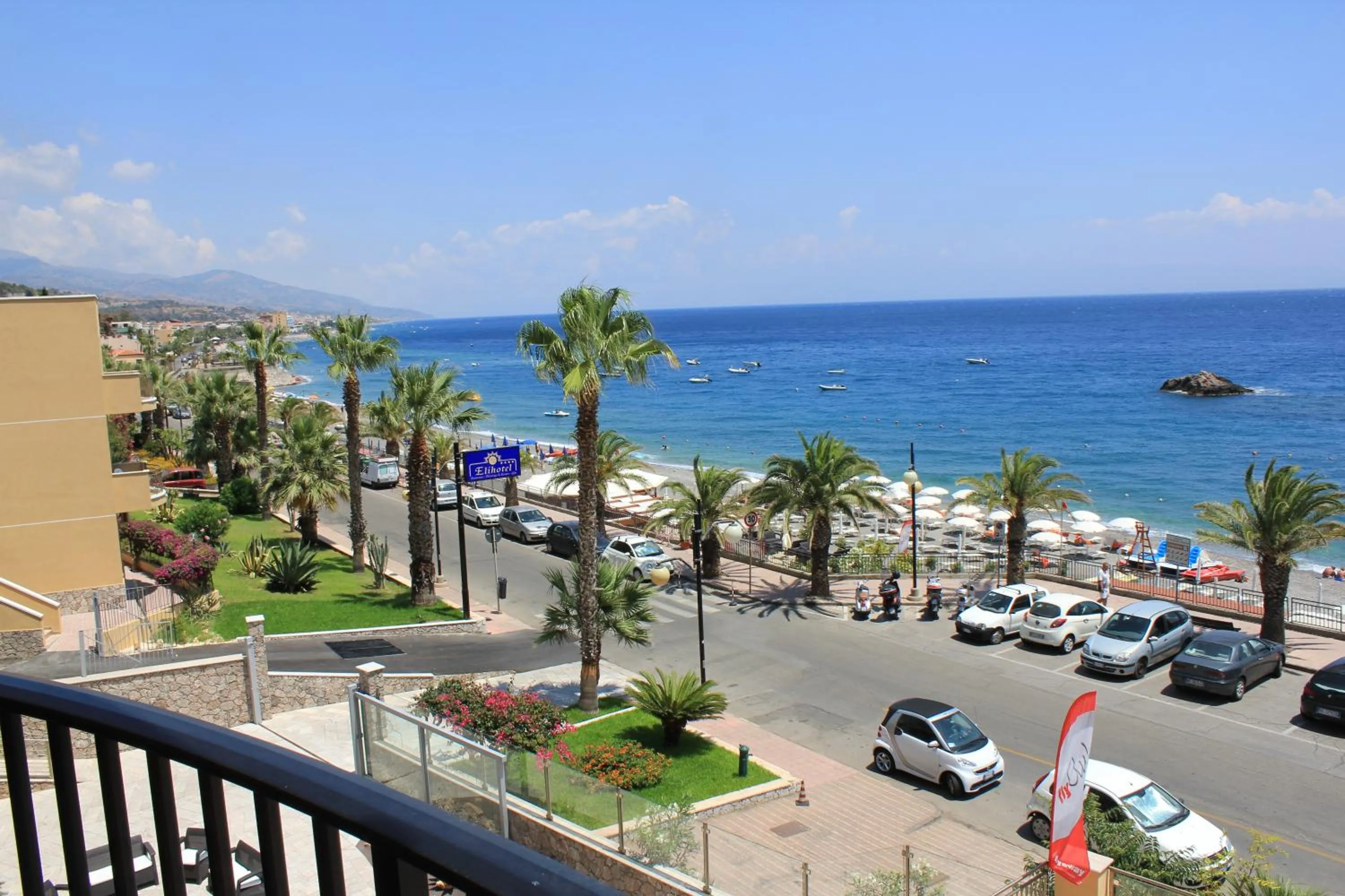 Facade/entrance in Elihotel