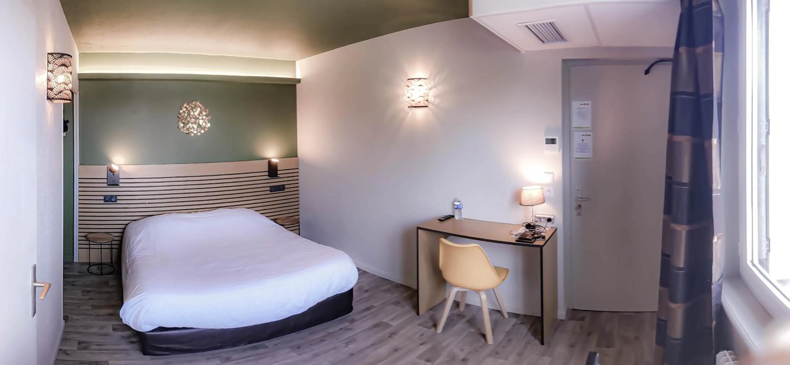 Photo of the whole room, Bed in Logis Les Charmilles Chalon-sur-Saône Sud