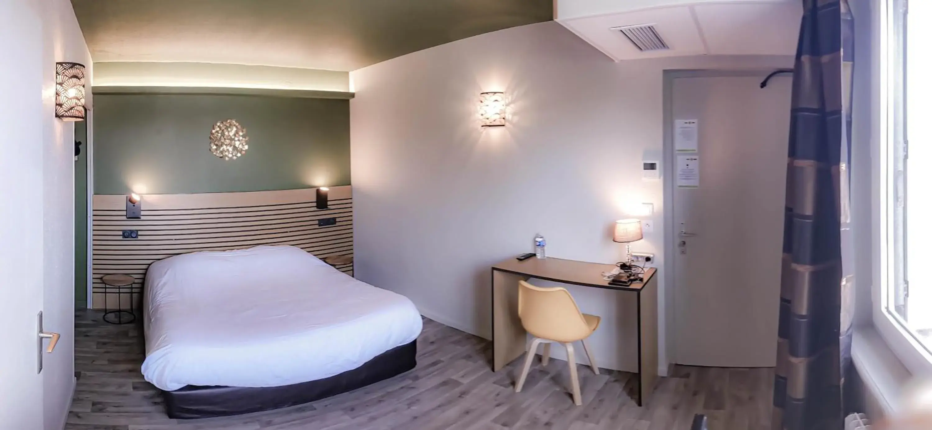 Comfort Double Room in Logis Les Charmilles Chalon-sur-Saône Sud Comfort Double Room in Logis Les Charmilles Chalon-sur-Saône Sud