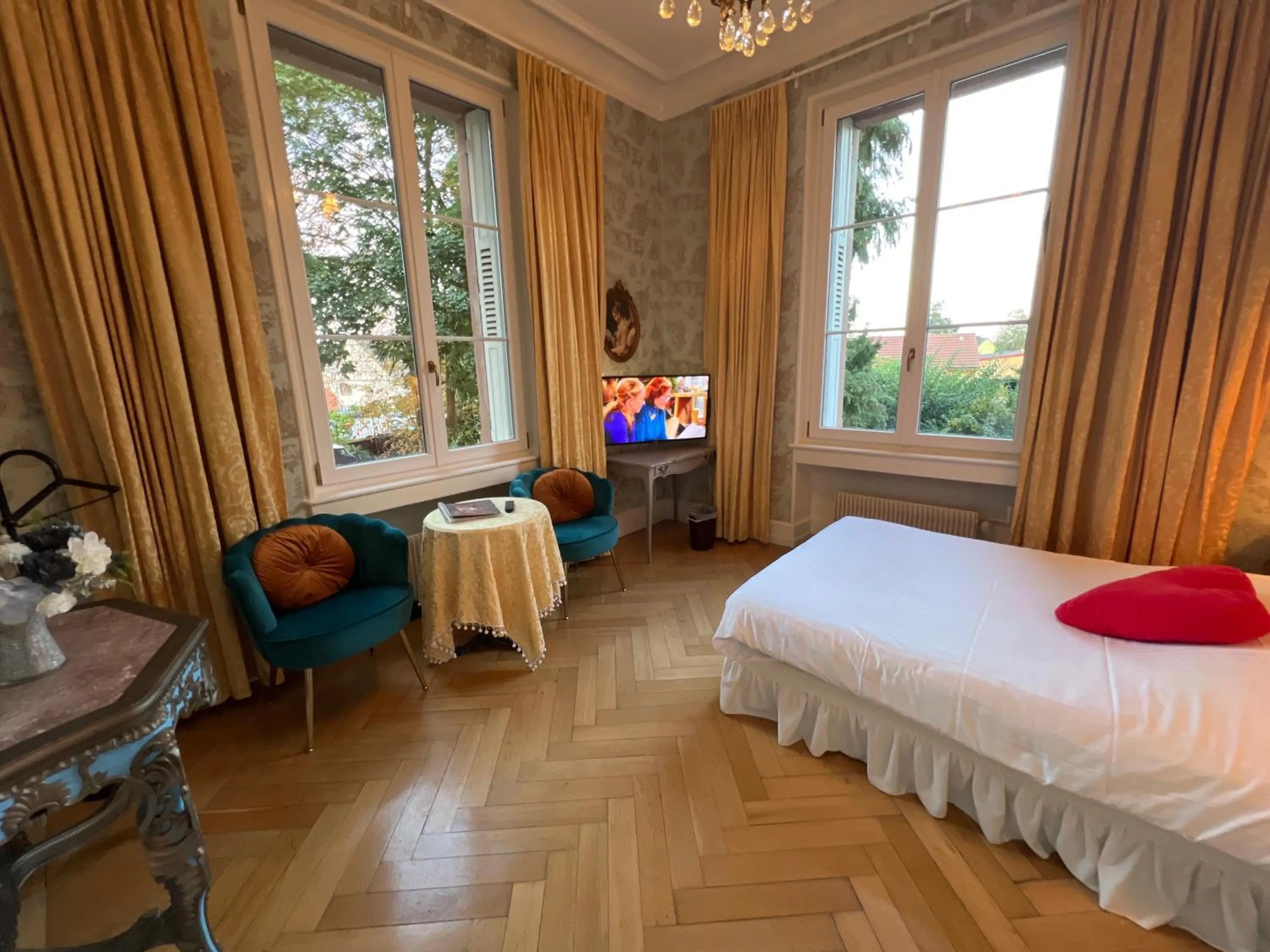 Bed in Hôtel Le Manoir