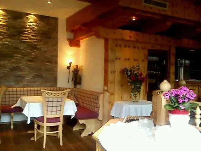 Restaurant/places to eat in Hotel zum Toni