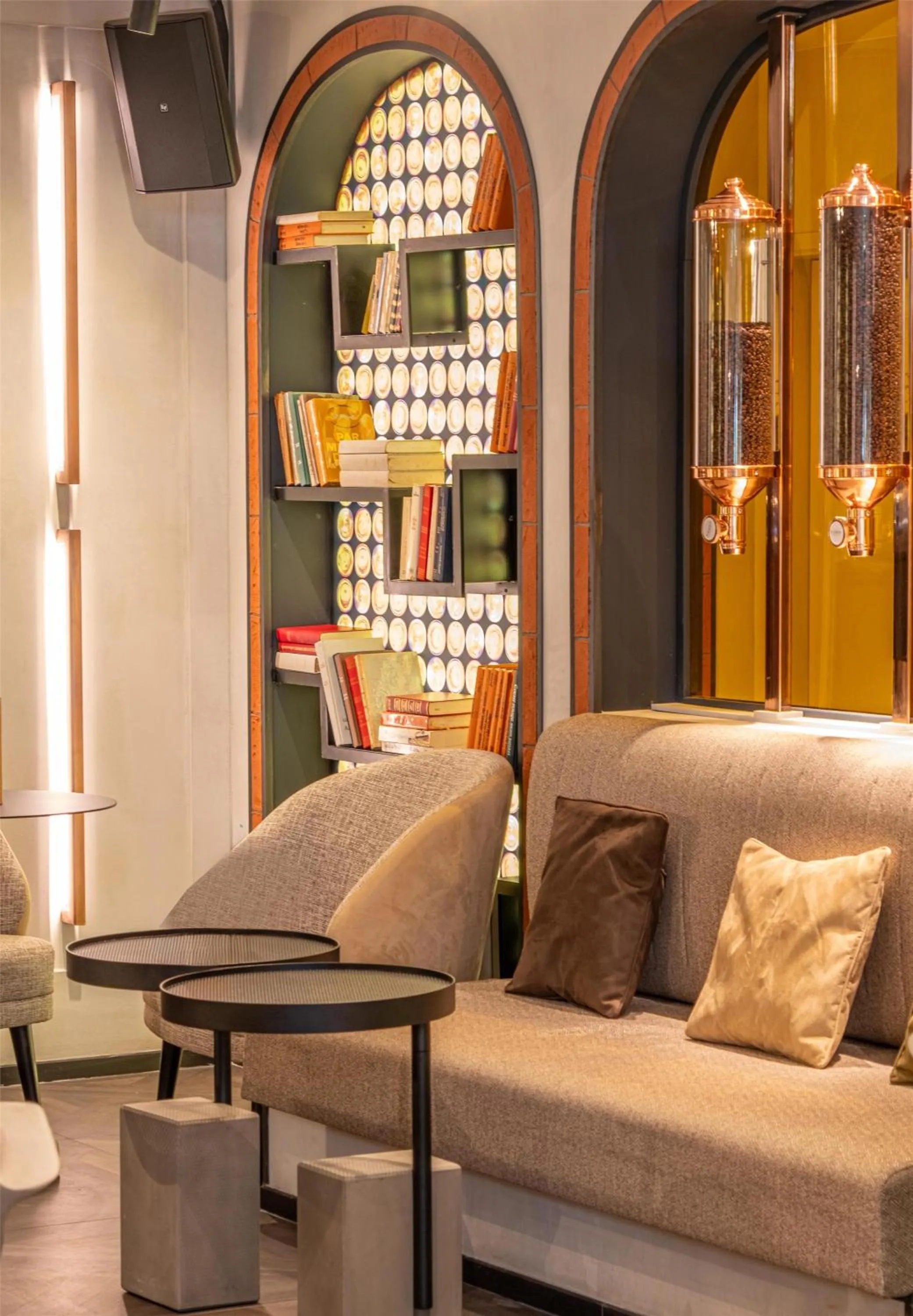 Lobby or reception in FirstName Toulouse, part of JdV by Hyatt