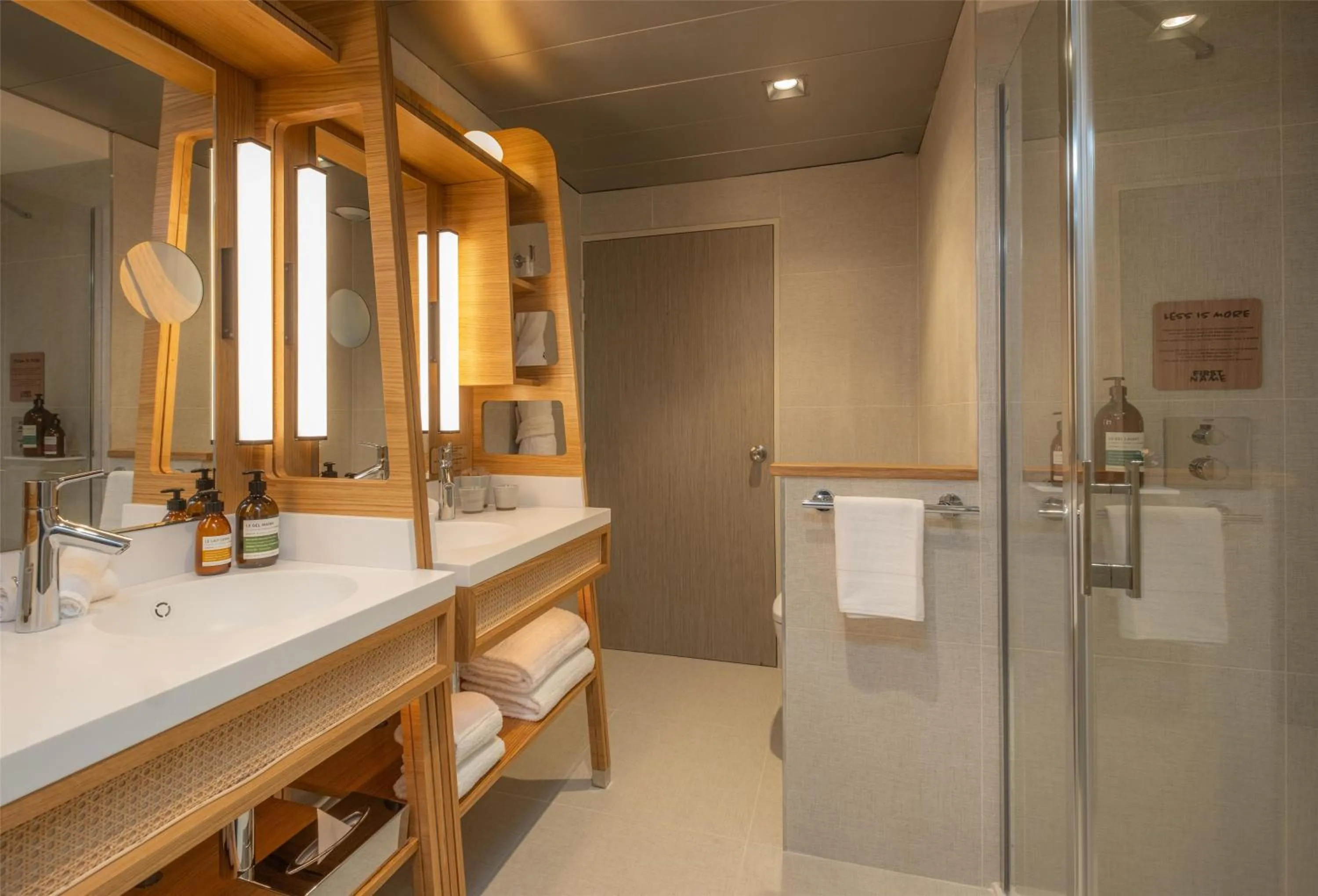 Bathroom in FirstName Toulouse, part of JdV by Hyatt