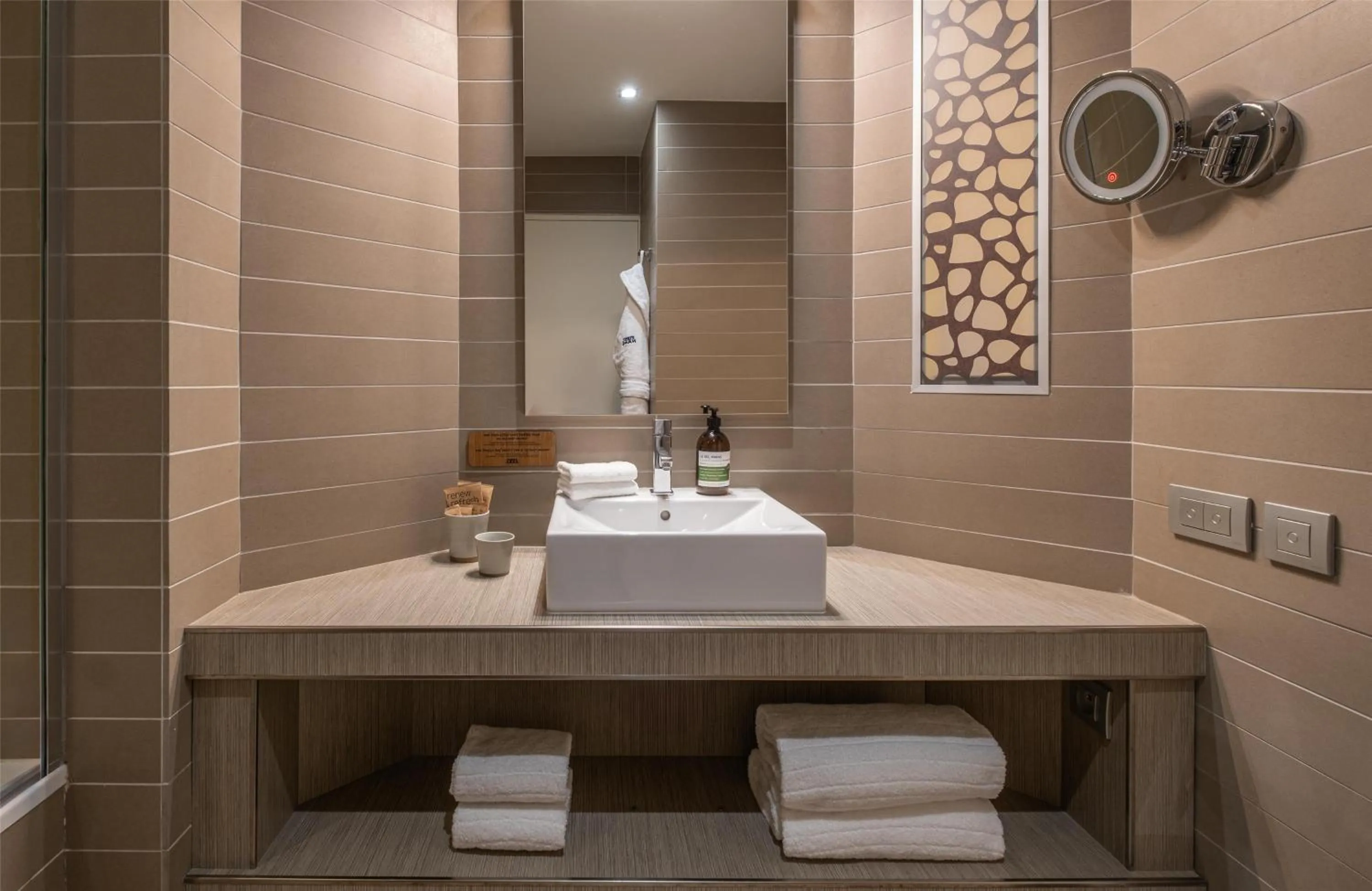 Bathroom in FirstName Toulouse, part of JdV by Hyatt