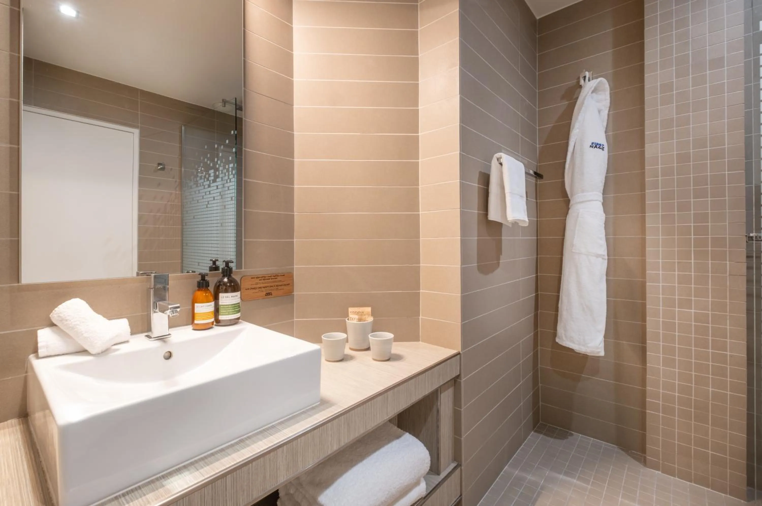 Shower in FirstName Toulouse, part of JdV by Hyatt