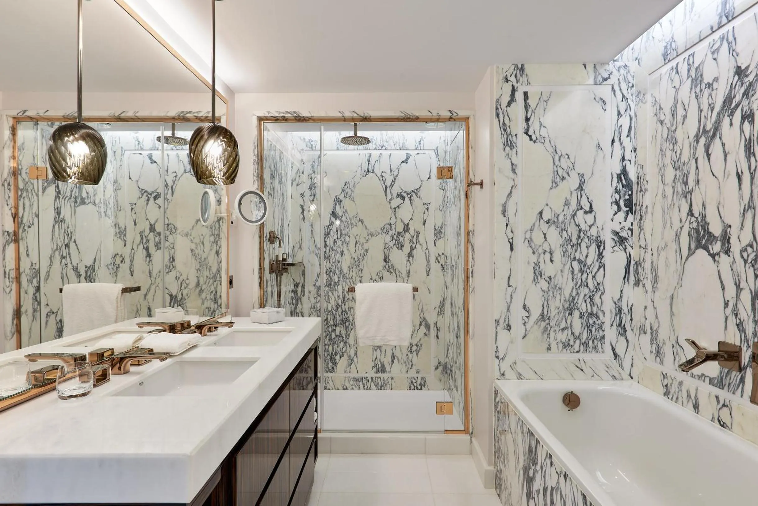 Shower in Carlton Cannes, a Regent Hotel