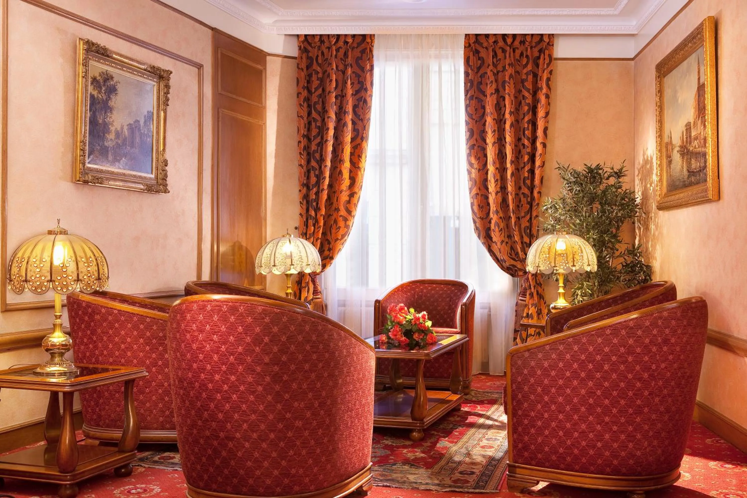 Communal lounge/ TV room in Hotel Paix Republique