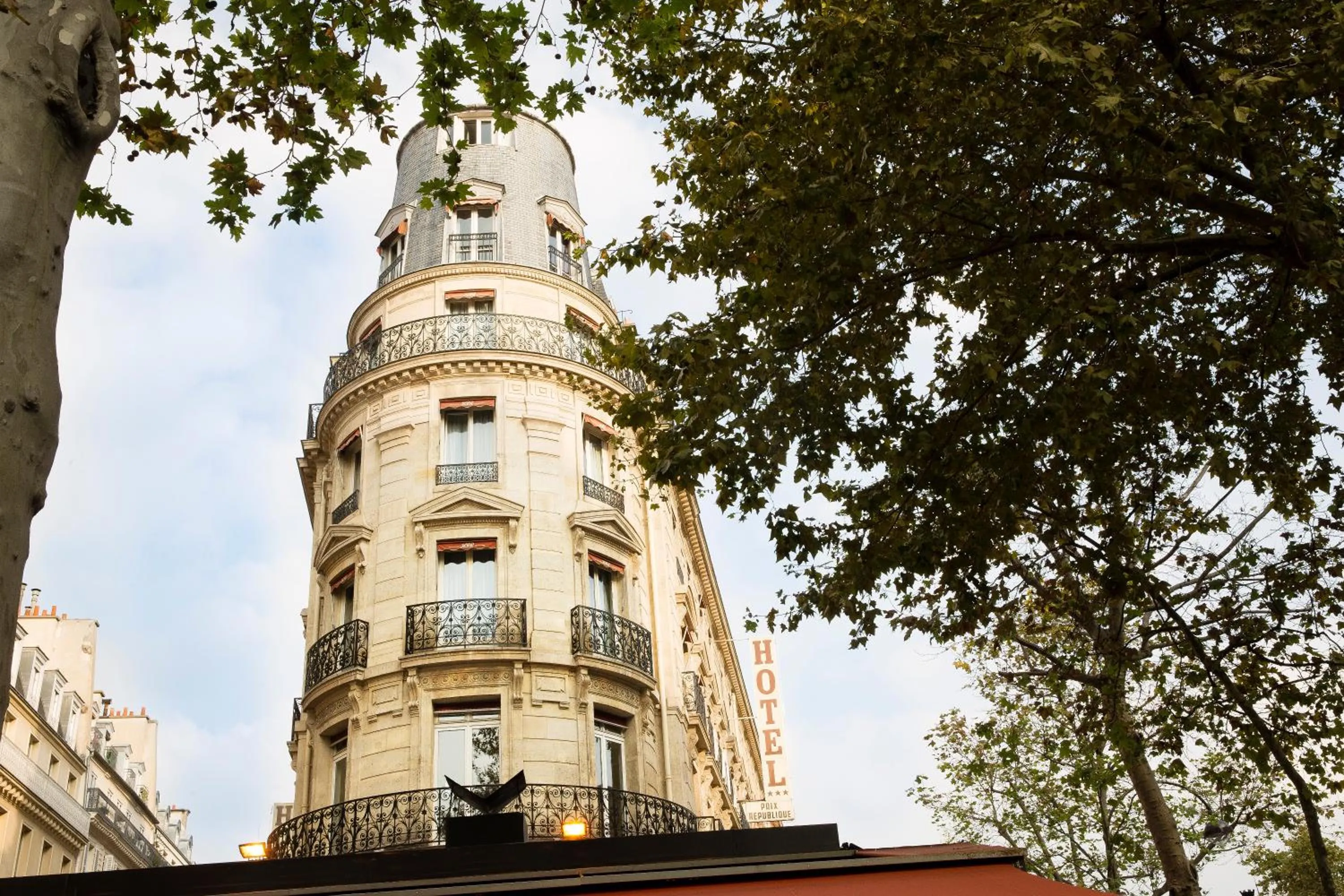 Property building in Hotel Paix Republique