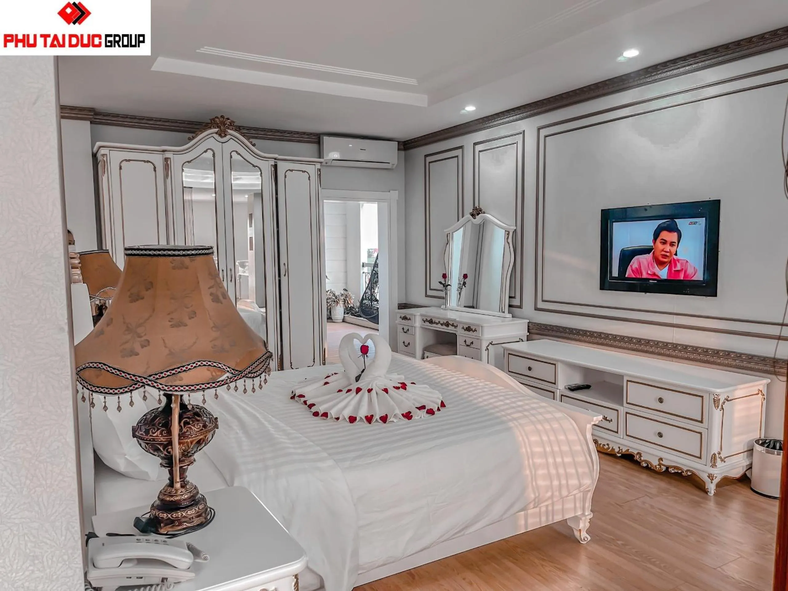 Solarium, Bed in White Hotel