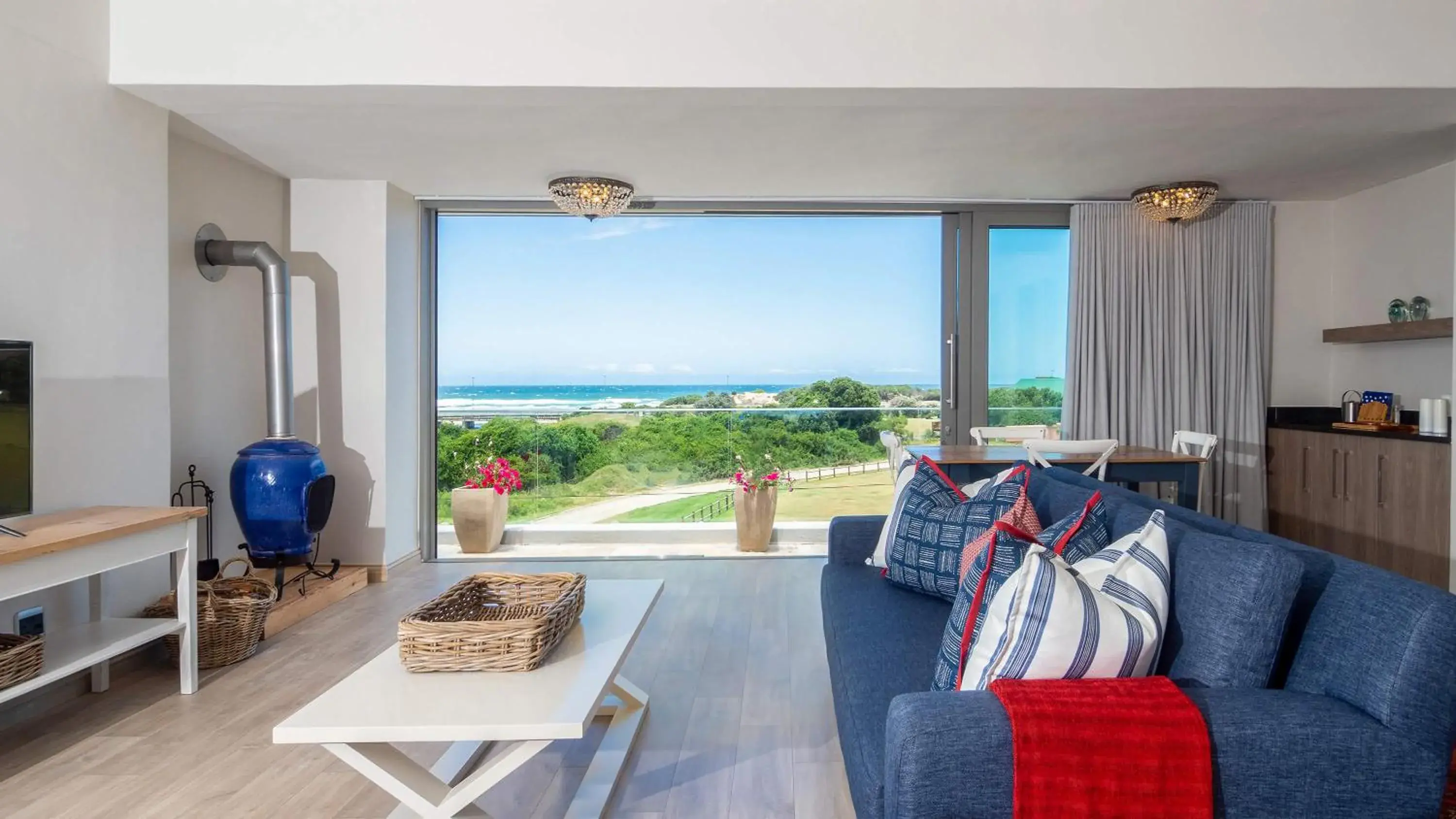 King Suite with Sea View in Hamilton House King Suite with Sea View in Hamilton House