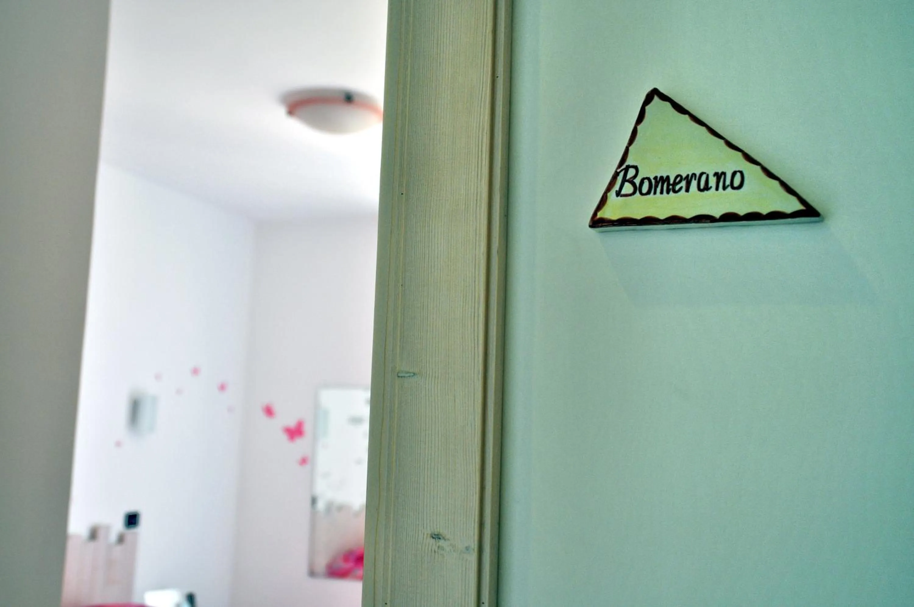 Decorative detail in A 2 Passi Dagli Dei