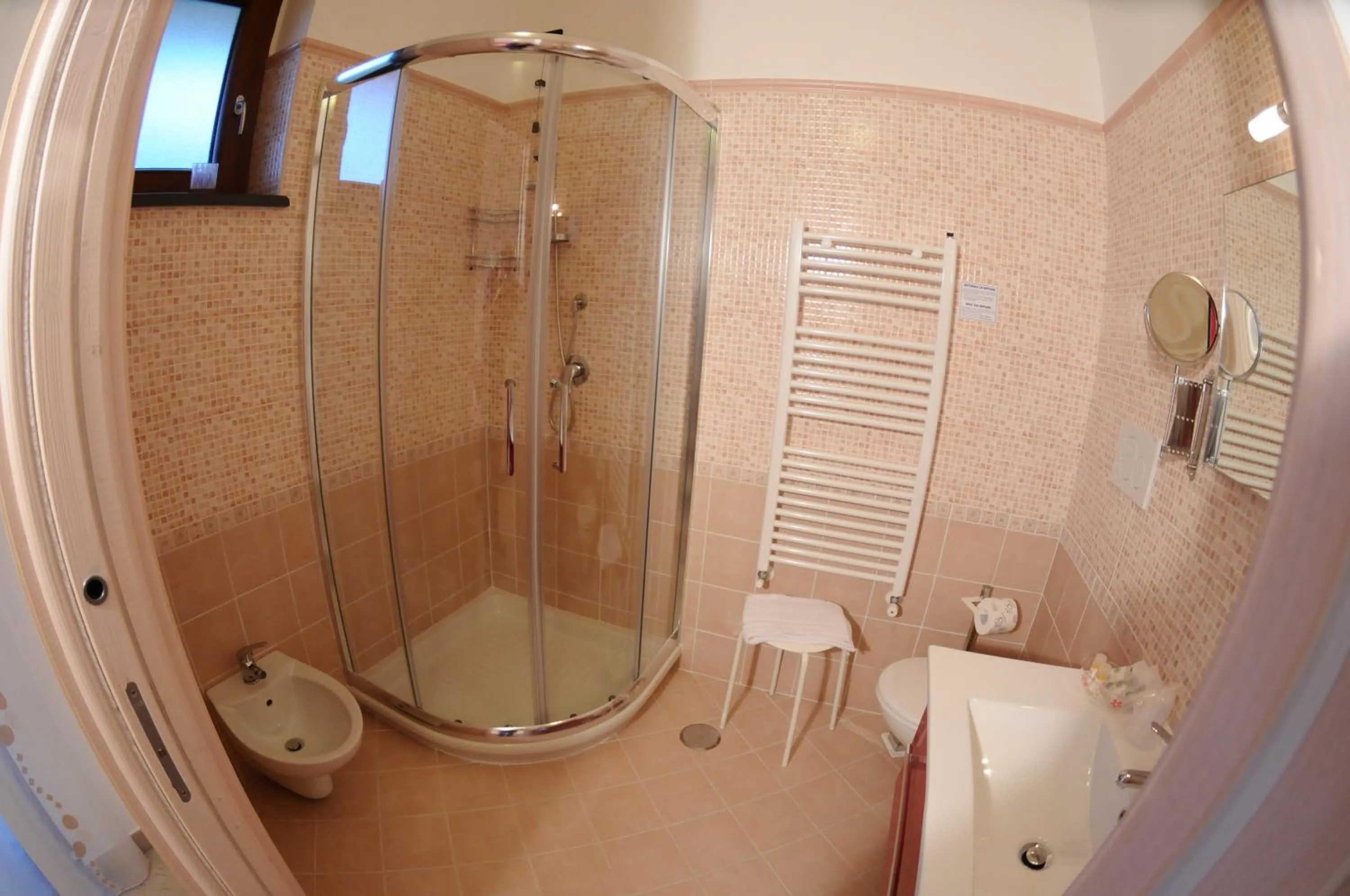 Shower in A 2 Passi Dagli Dei