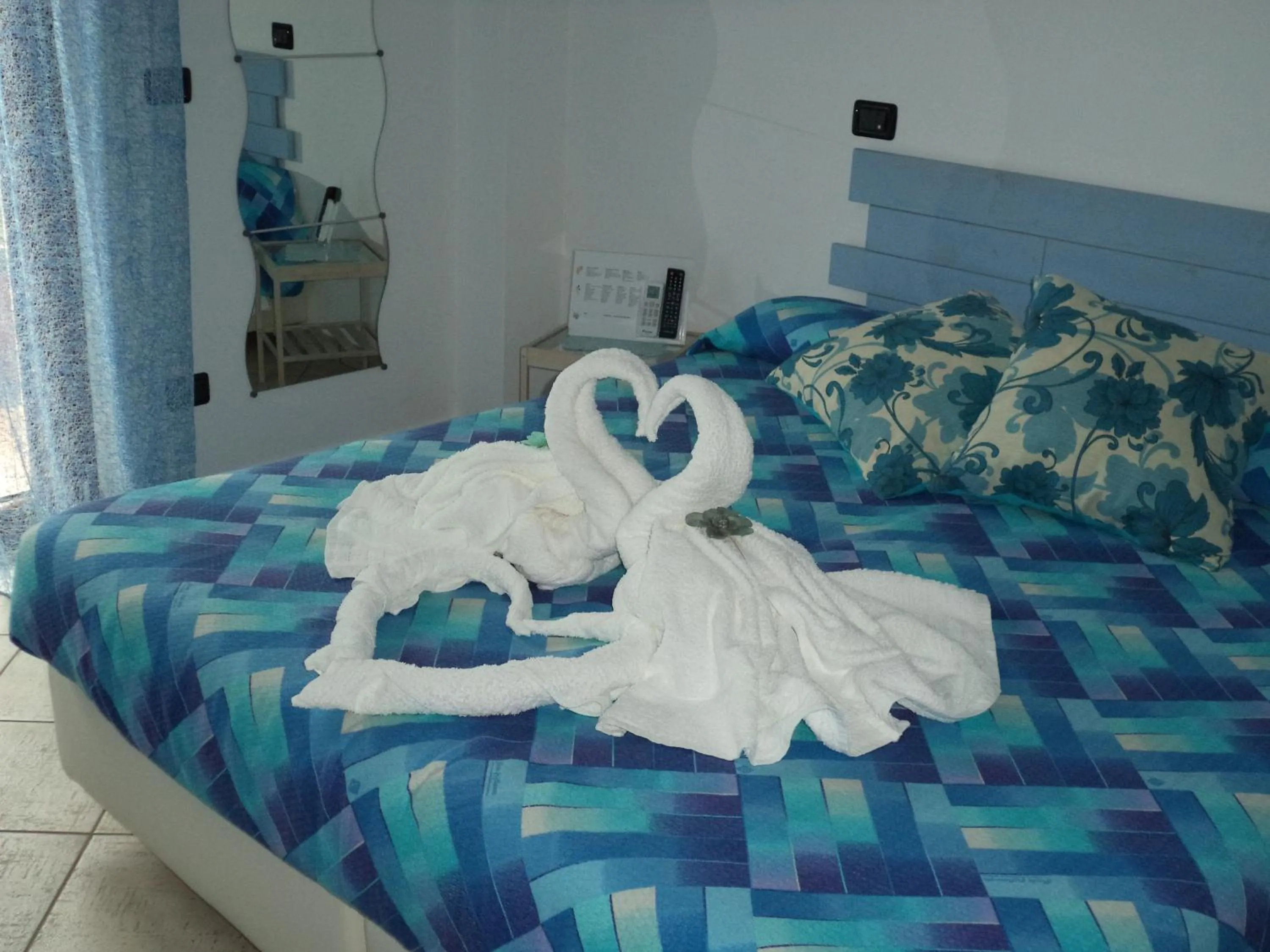 Decorative detail in A 2 Passi Dagli Dei