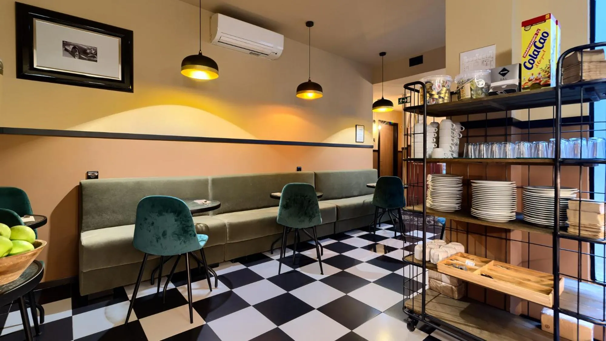 Restaurant/places to eat in Hografic Hotel