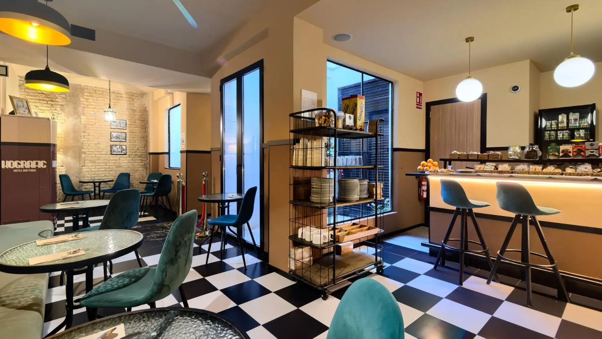 Restaurant/places to eat in Hografic Hotel