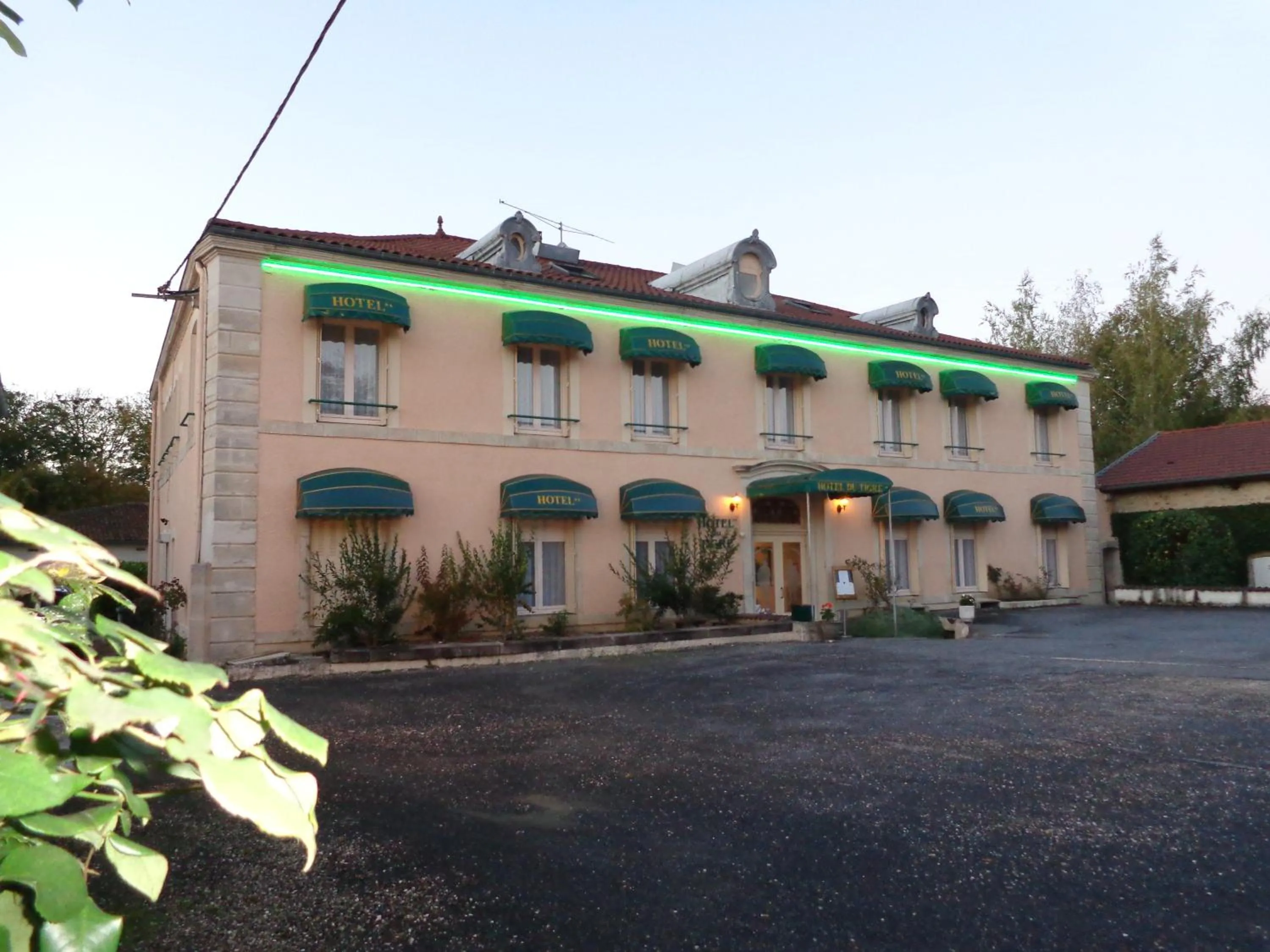 Property building in Cit'Hotel du Tigre