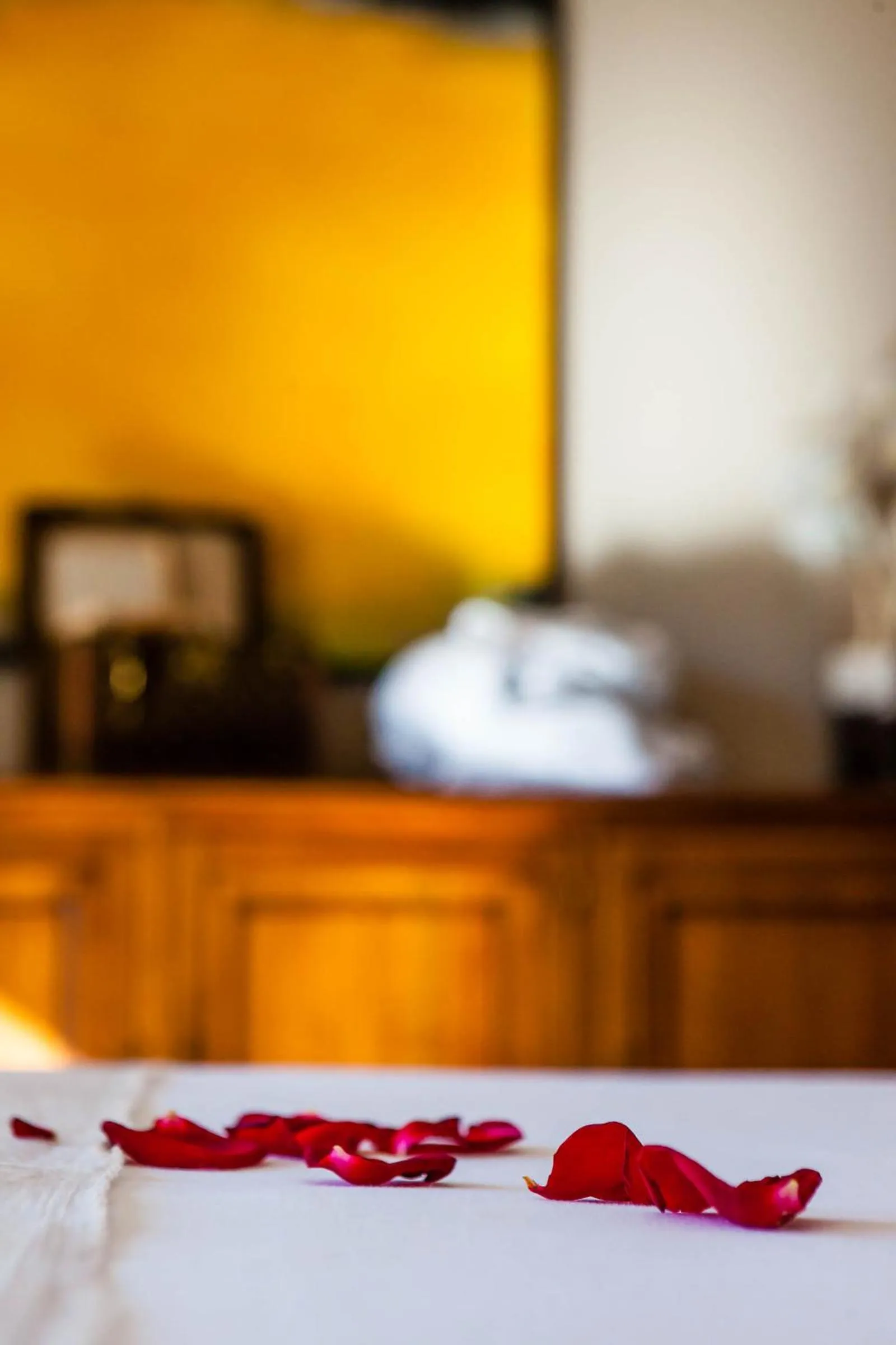 Decorative detail, Bed in Quercia Belvedere Relais