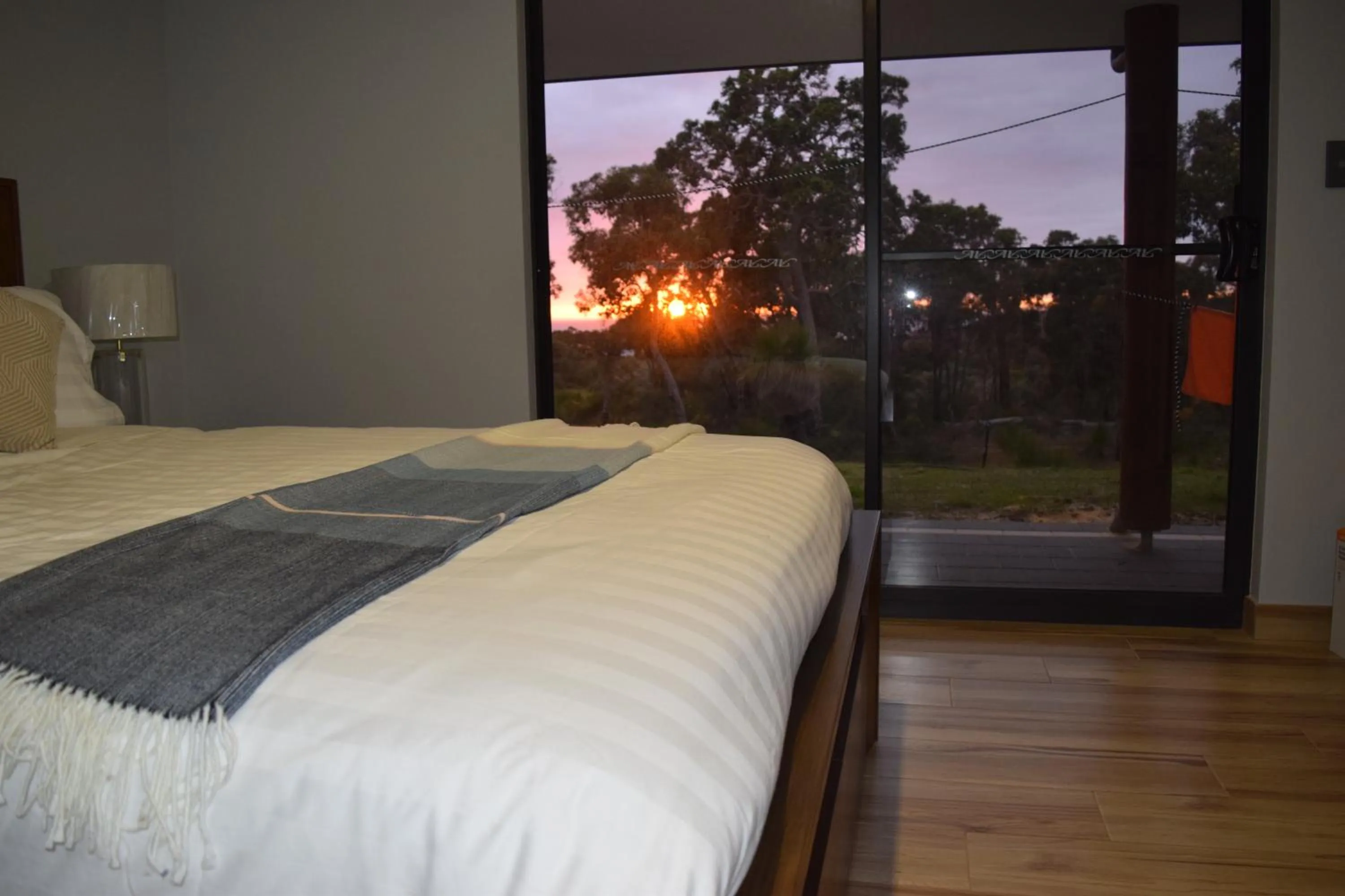 Sunrise, Bed in Eagle Bay House