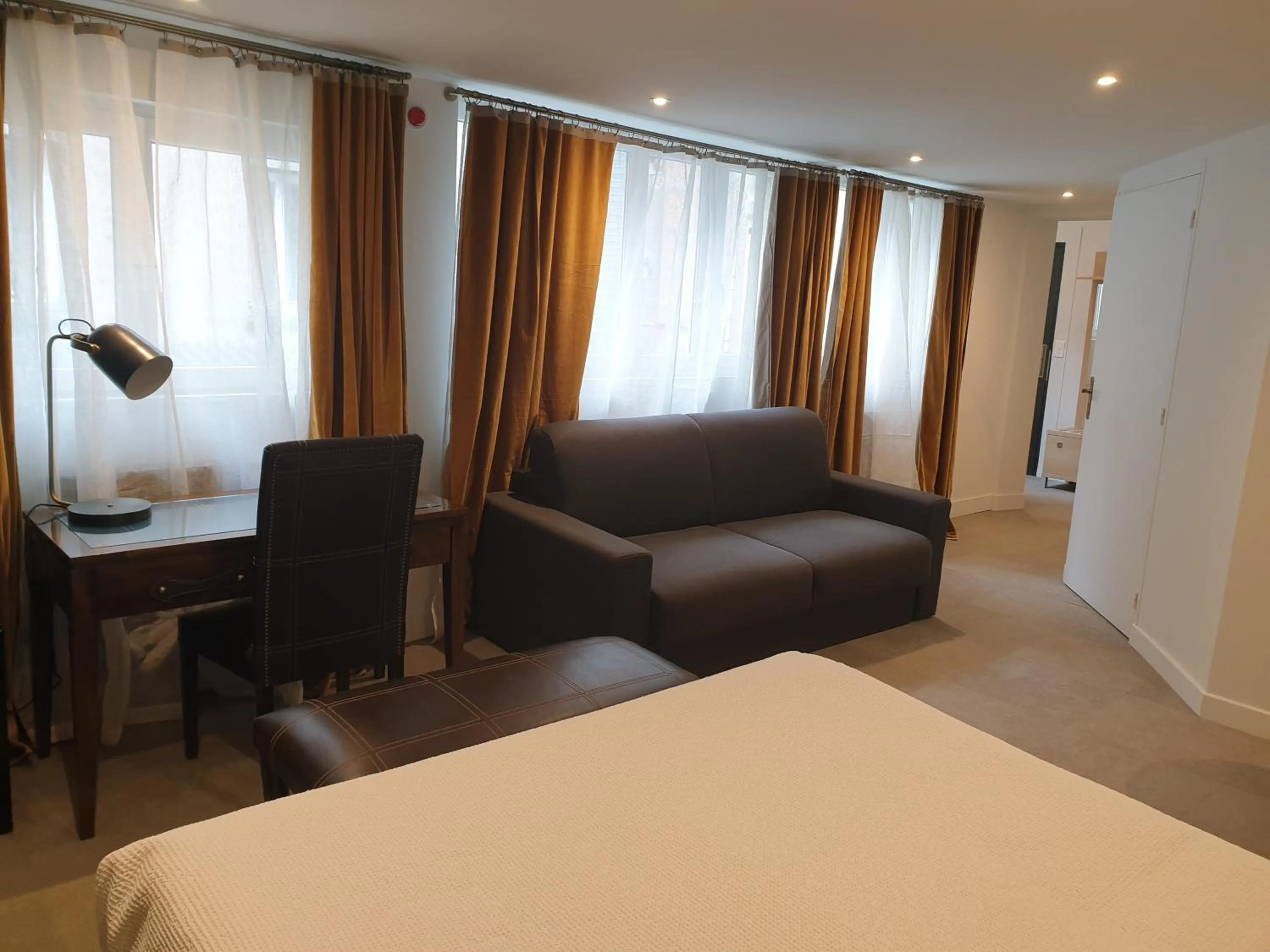 Bed in The Originals Boutique, Hôtel La Villa Marine, Le Tréport