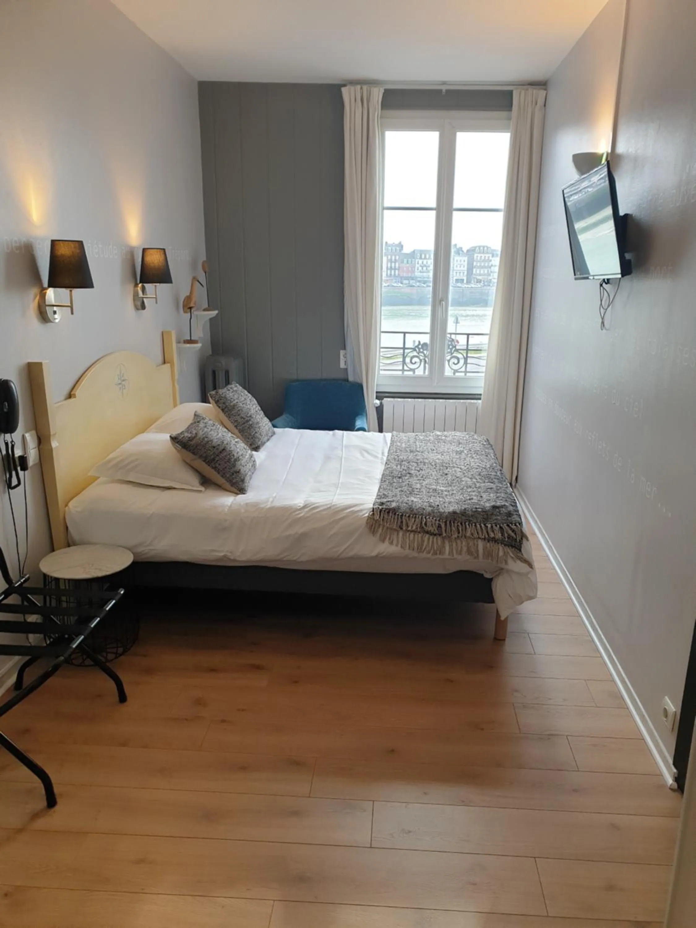 Bed in The Originals Boutique, Hôtel La Villa Marine, Le Tréport