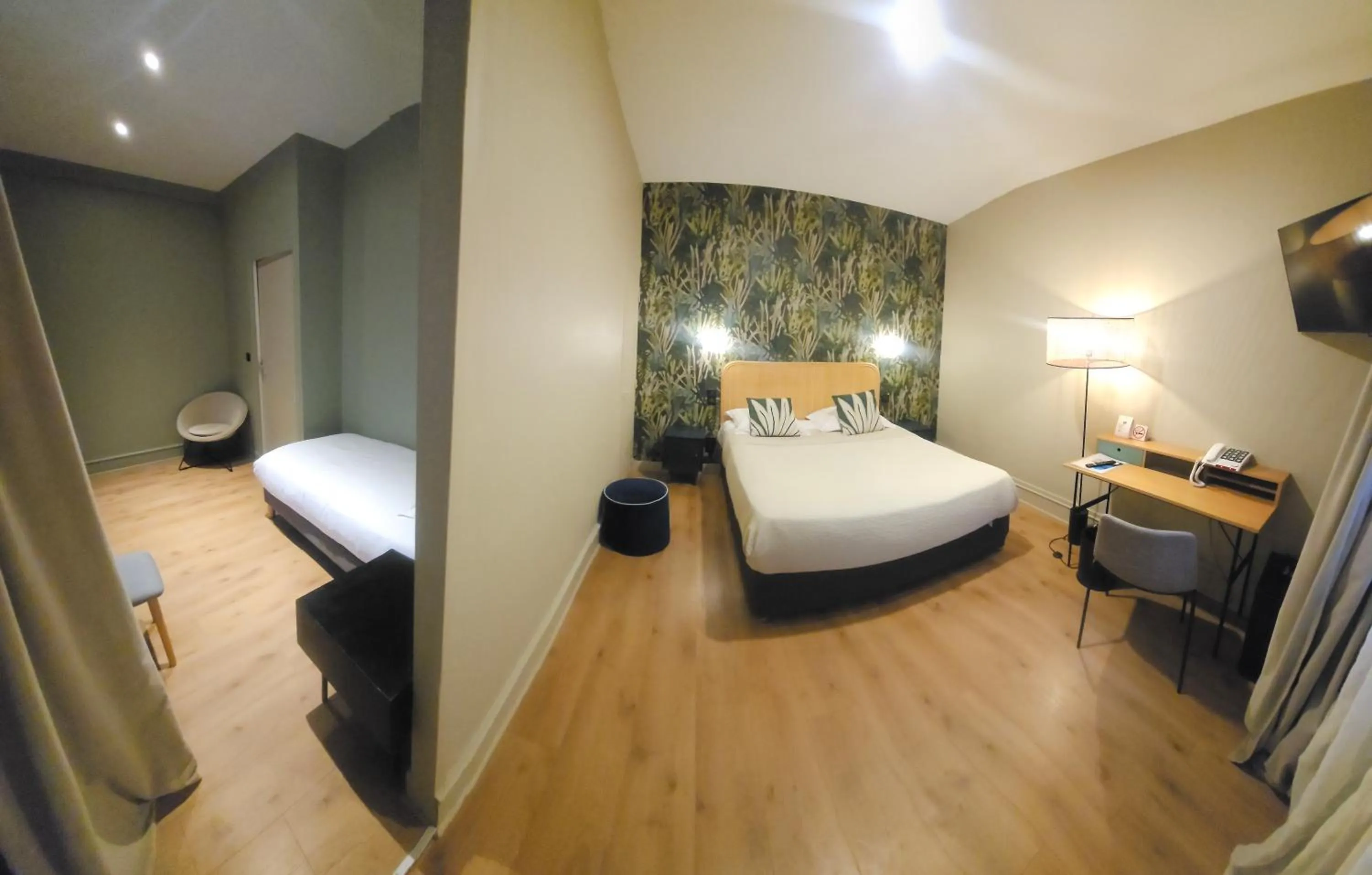 Bed in The Originals Boutique, Hôtel La Villa Marine, Le Tréport