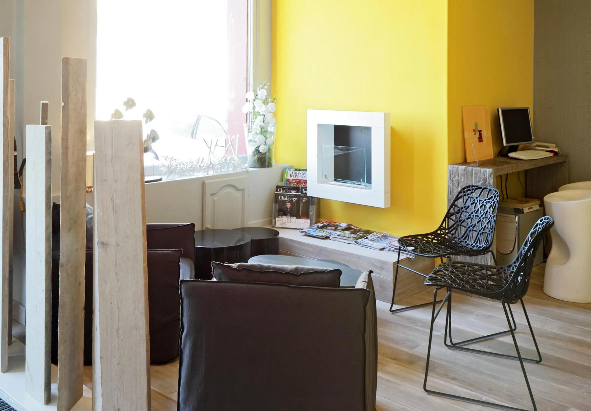 Lounge or bar in The Originals Boutique, Hôtel La Villa Marine, Le Tréport