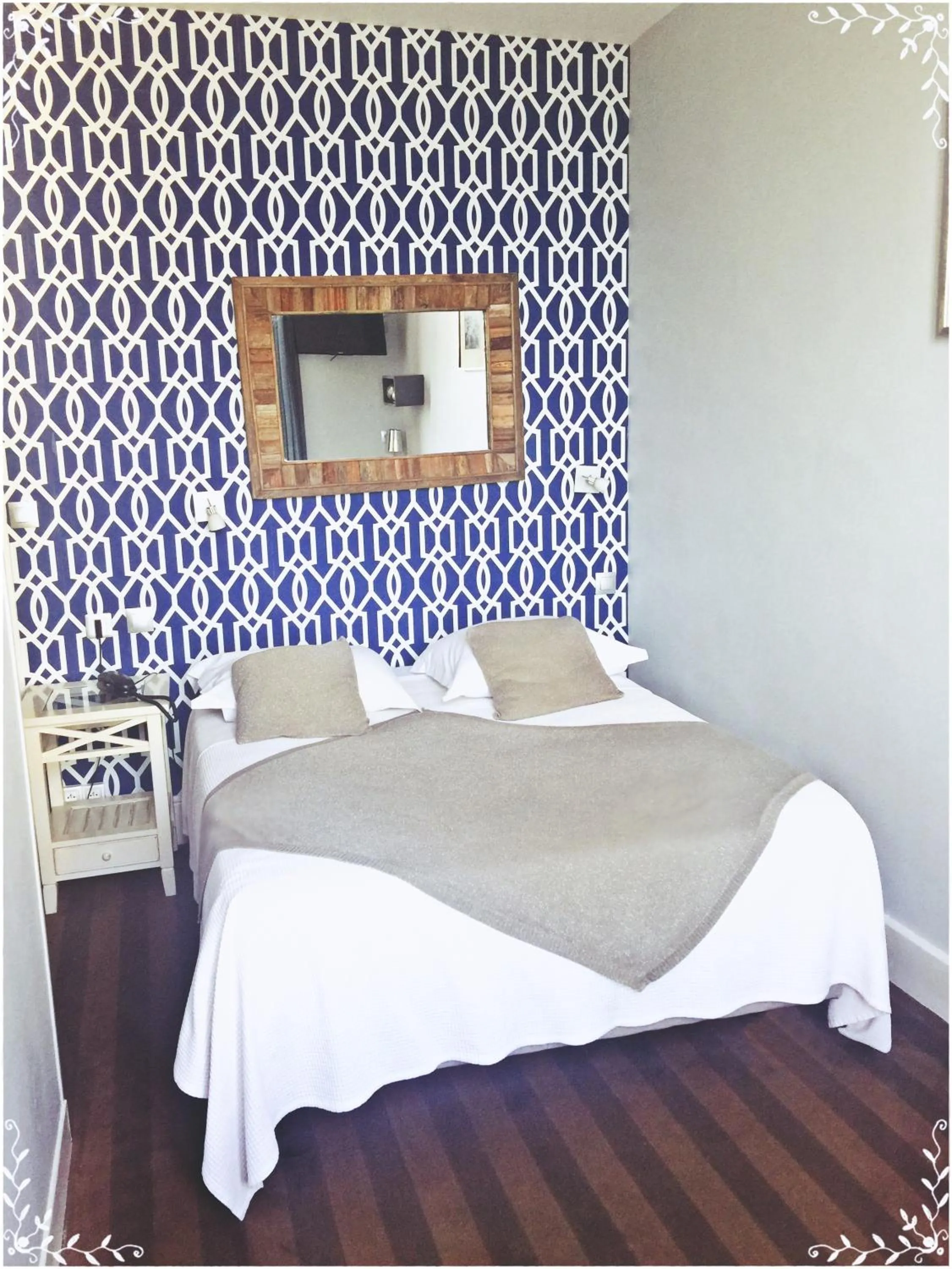 Bed in The Originals Boutique, Hôtel La Villa Marine, Le Tréport